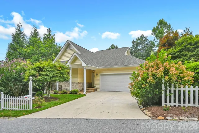 230 Carriage Summitt Way