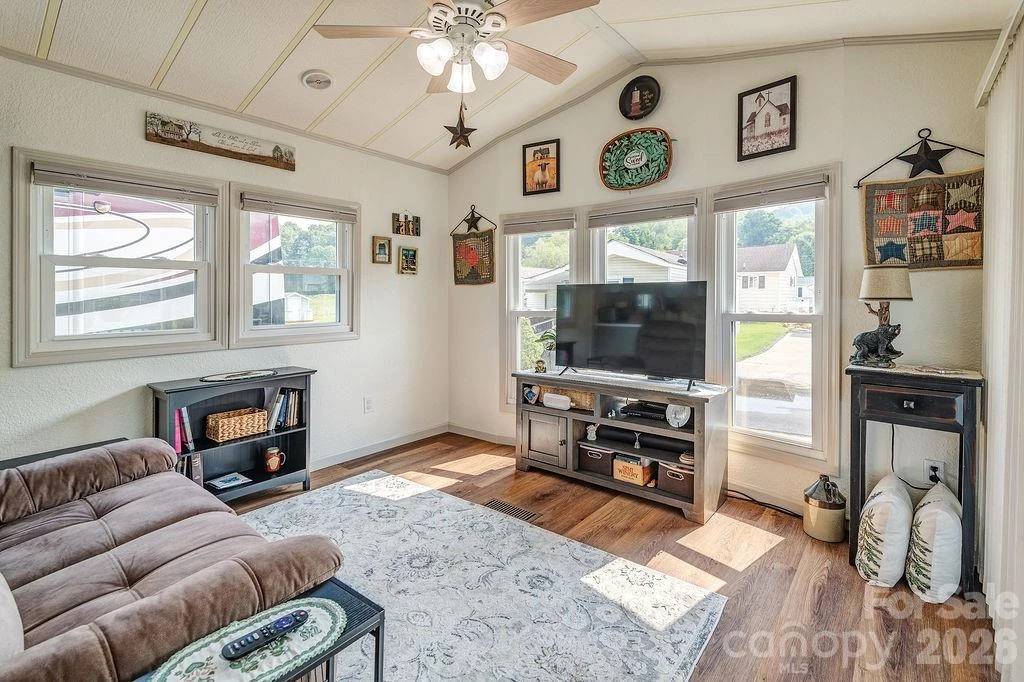 20 Strollers Lane - Photo 4