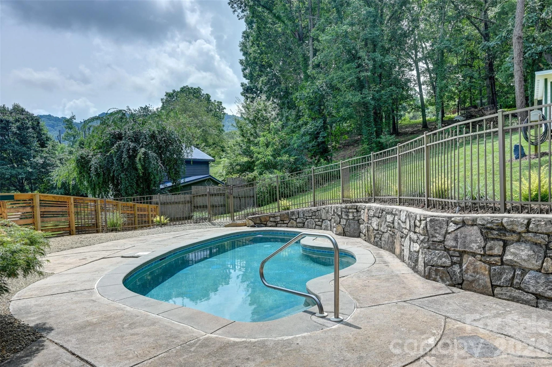 1110 Queentown Road - Photo 2
