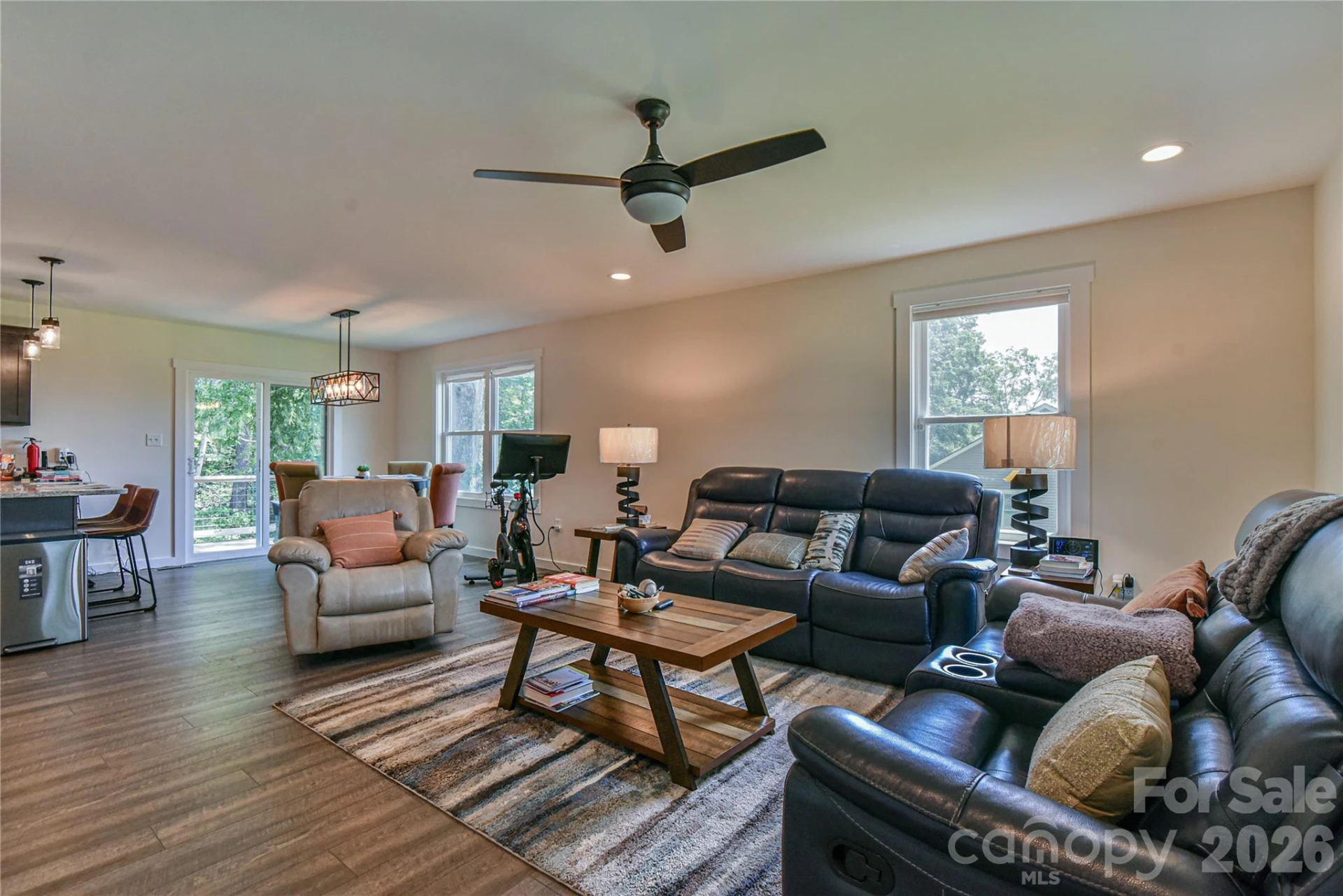 33 Ben Lippen Road - Photo 2