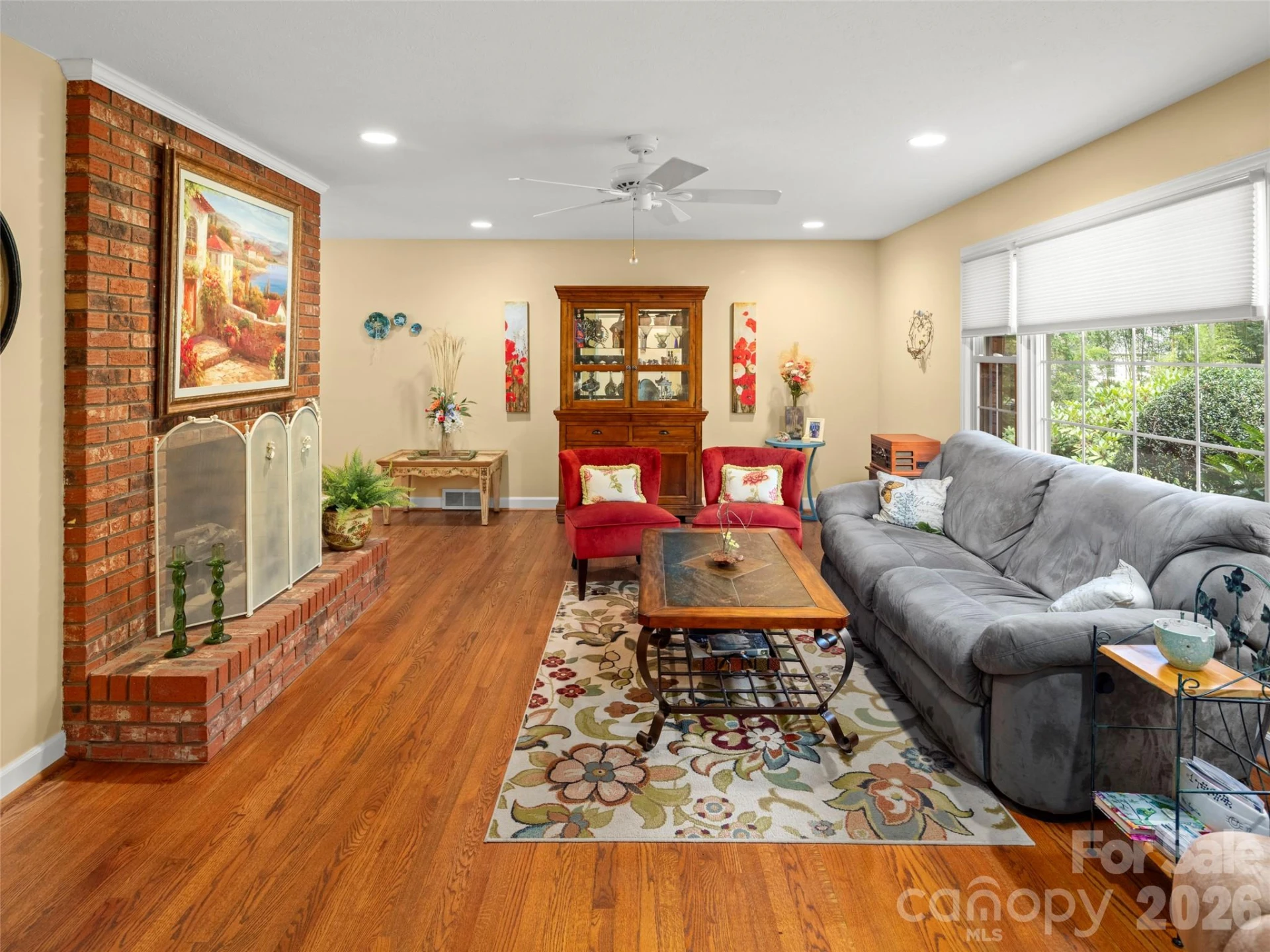 340 Sycamore Drive - Photo 3