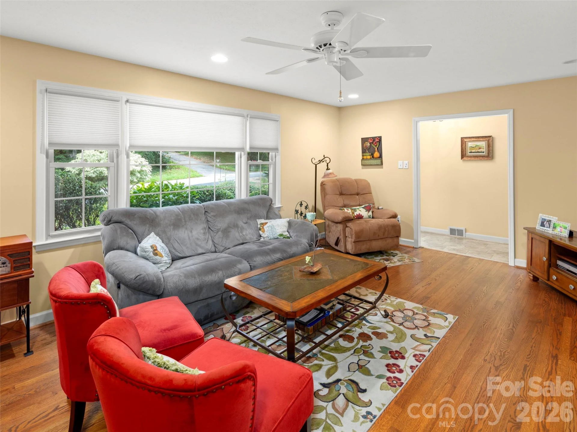 340 Sycamore Drive - Photo 4