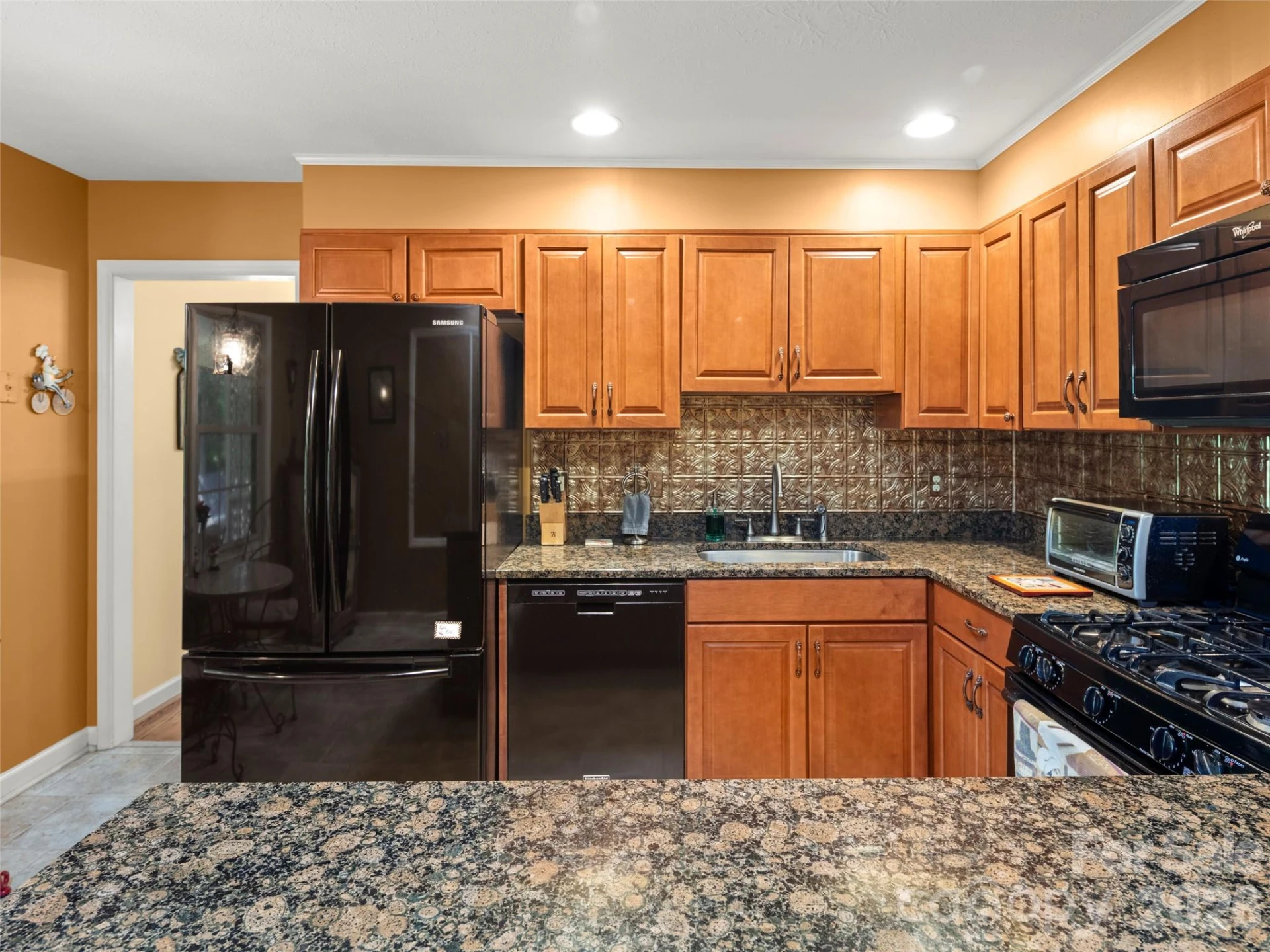 340 Sycamore Drive - Photo 11