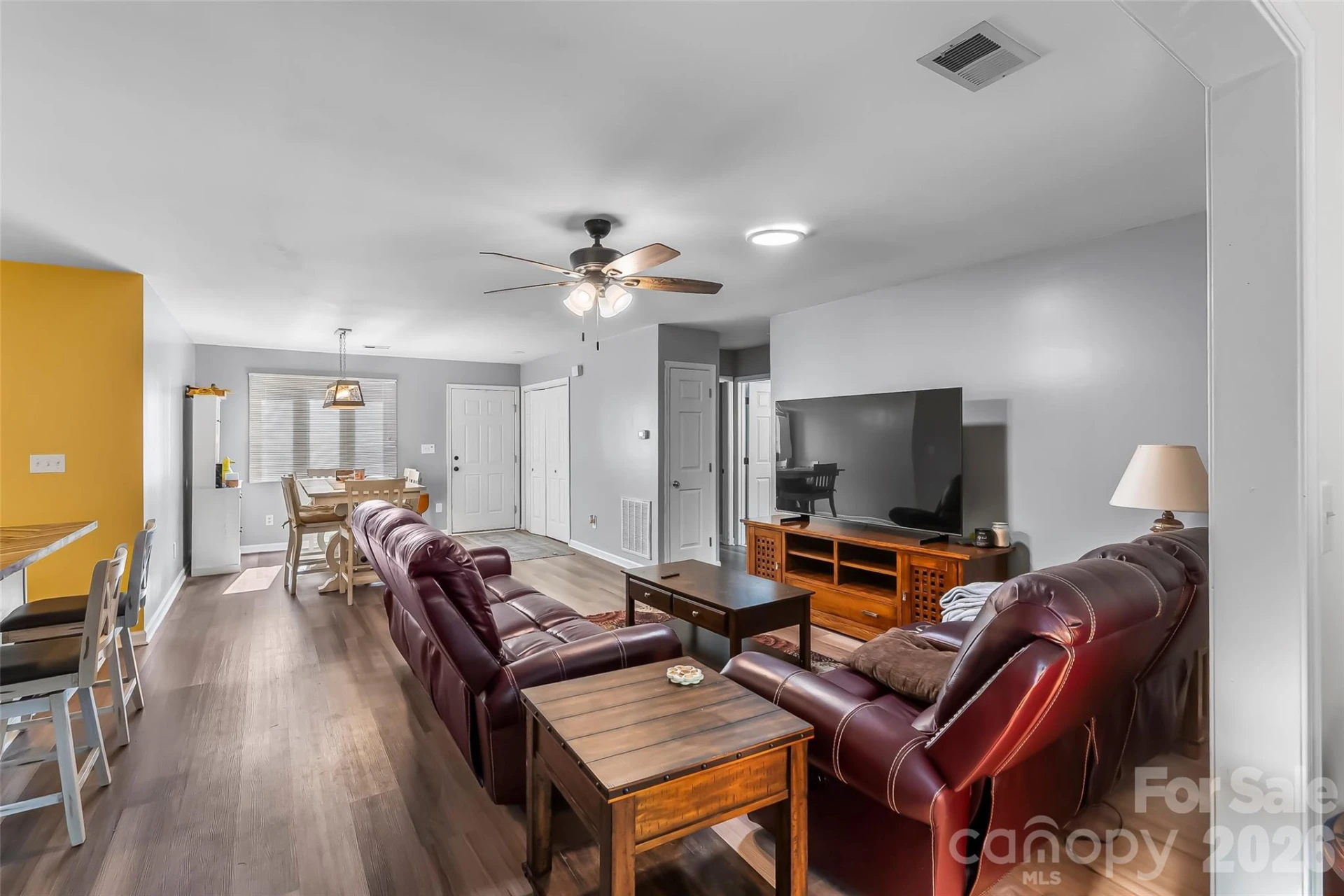 141 Derbyshire Drive - Photo 3