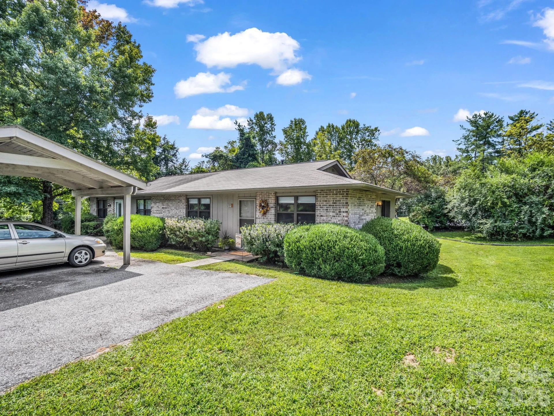 703 Farmington Circle - Photo 2
