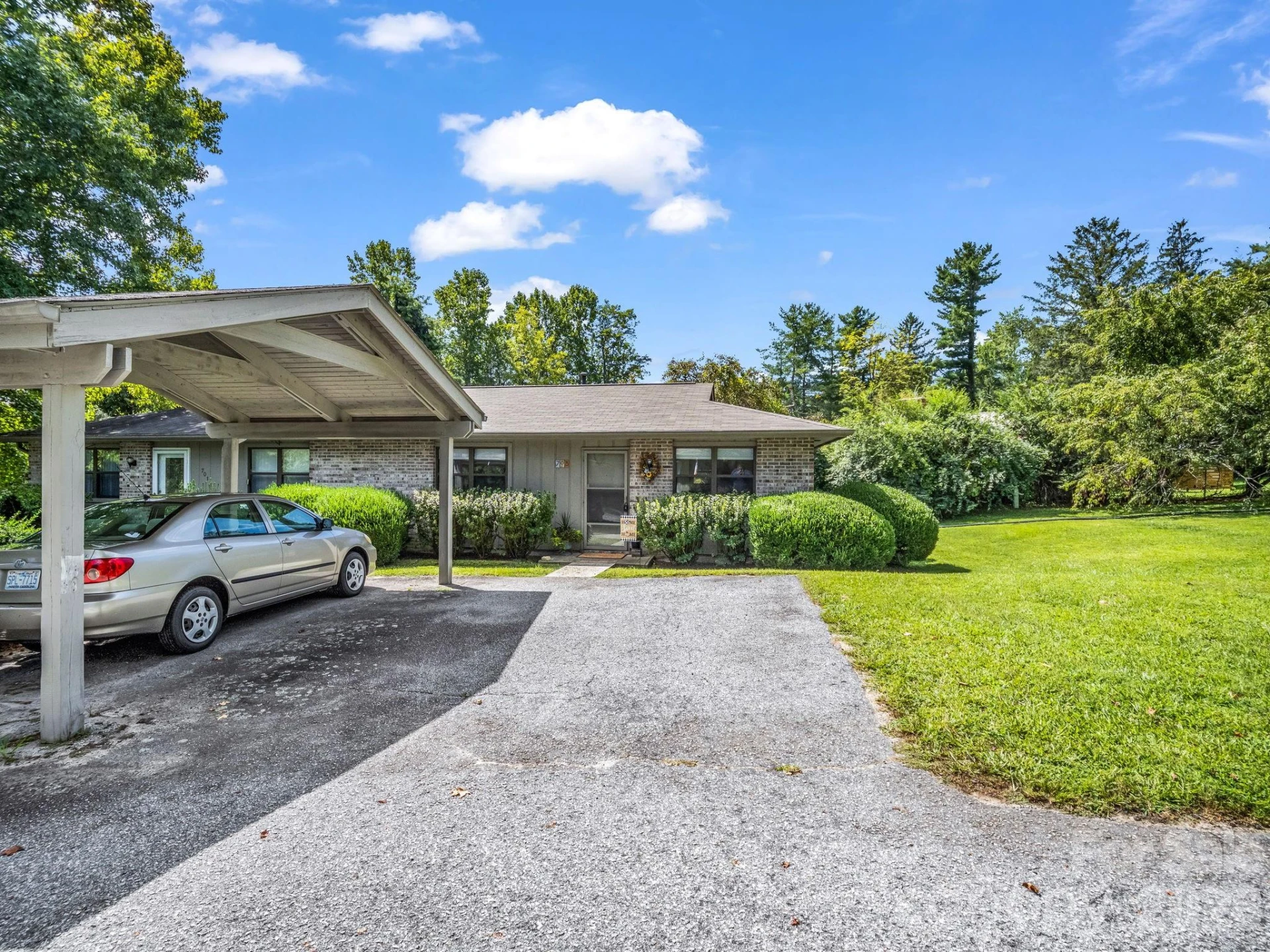 703 Farmington Circle - Photo 3