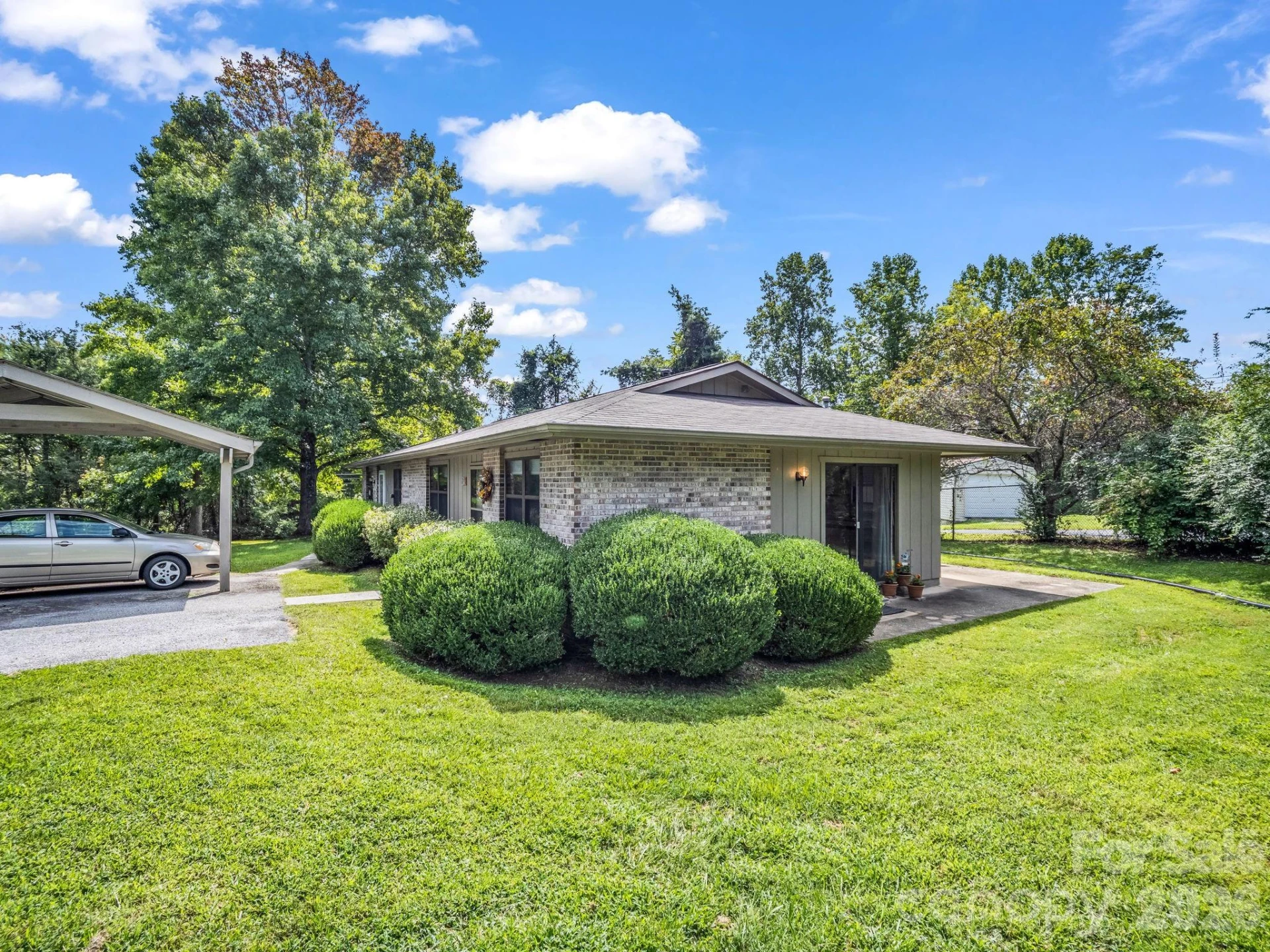 703 Farmington Circle - Photo 4