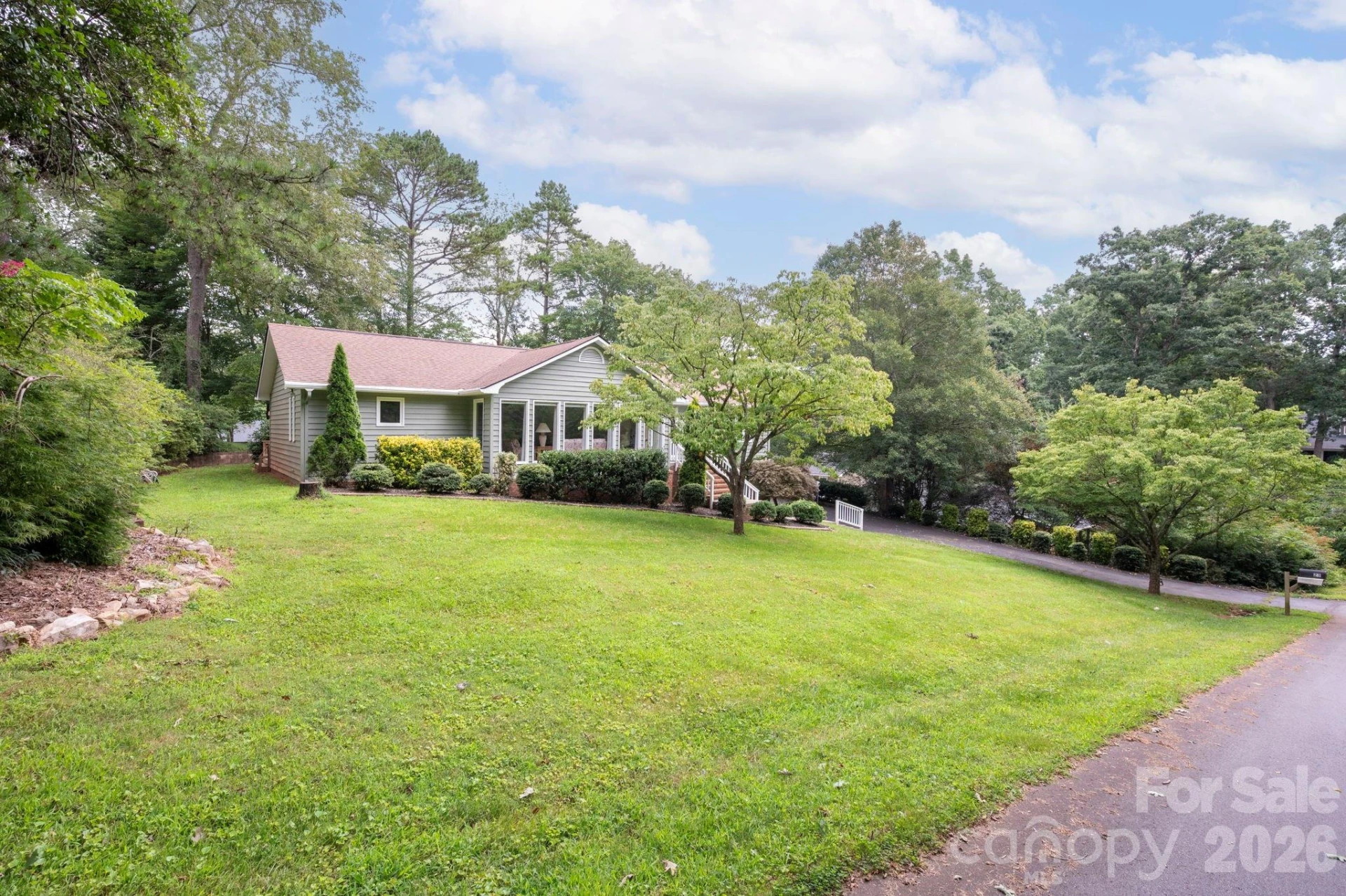 23 S Oaks Circle