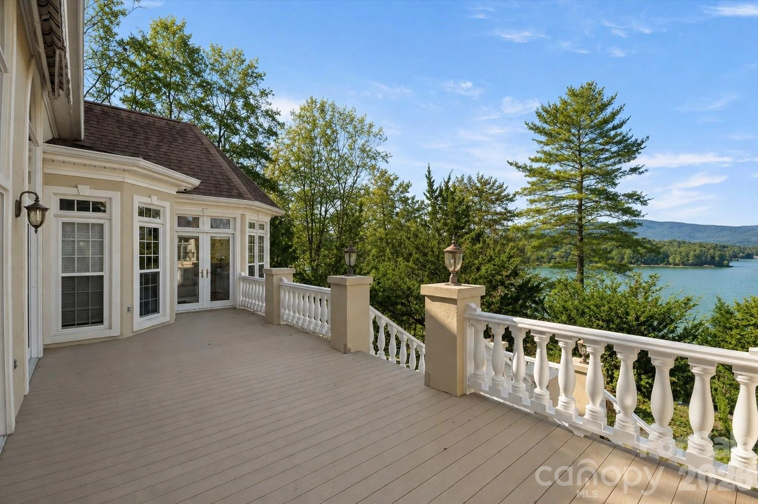 705 Lake Club Drive - Photo 3