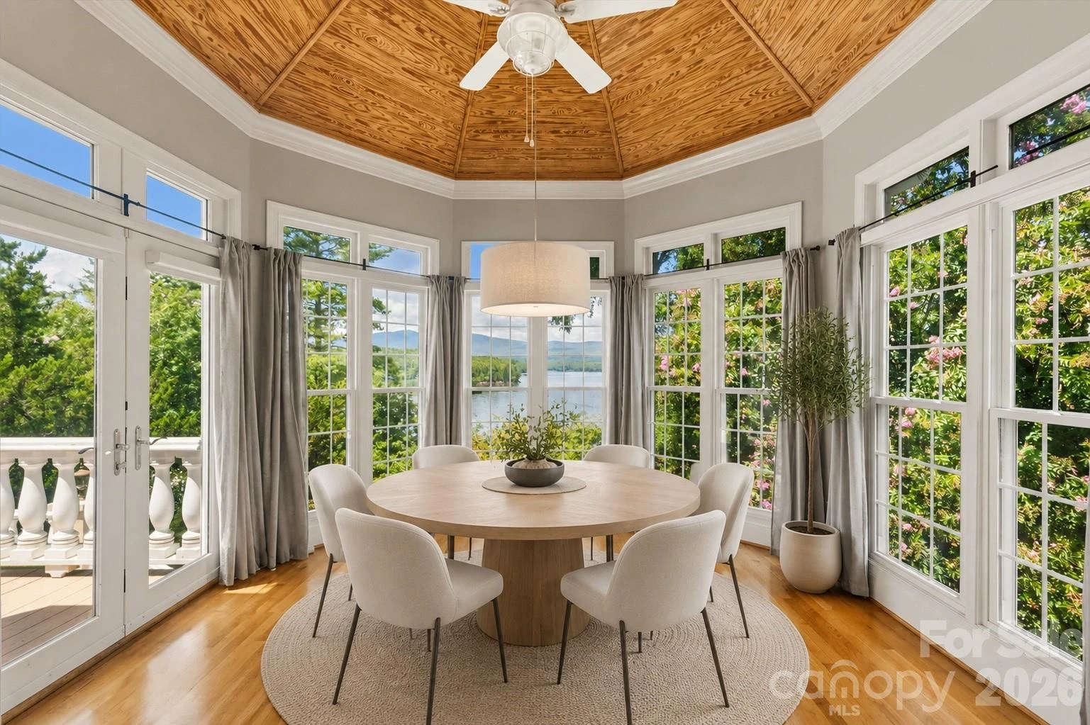 705 Lake Club Drive - Photo 10