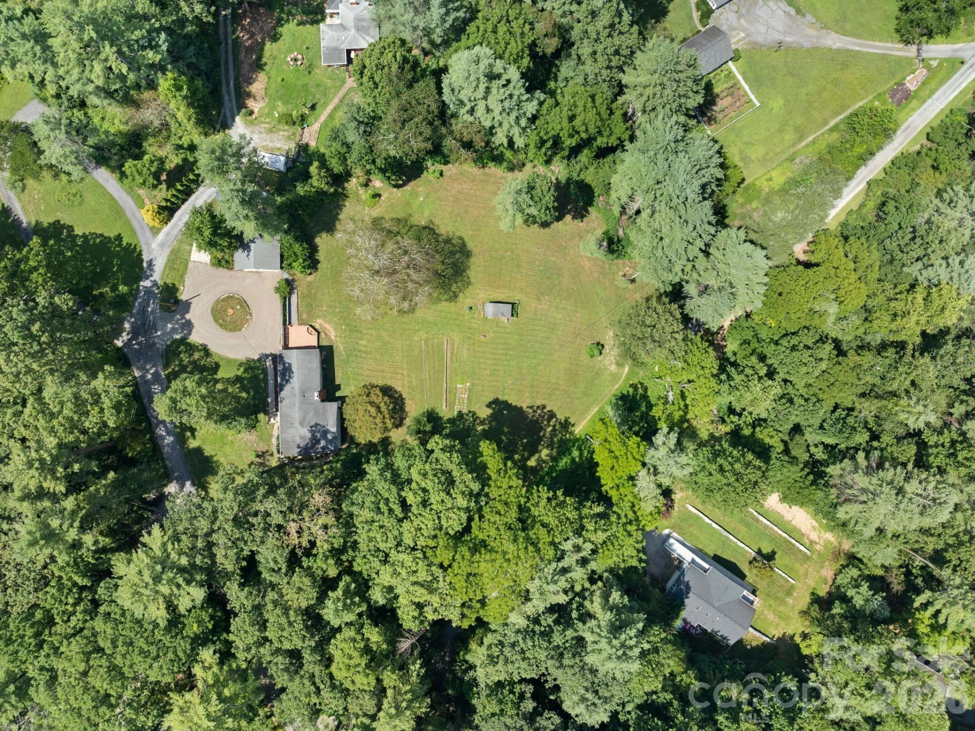 242 N Hills Drive - Photo 4