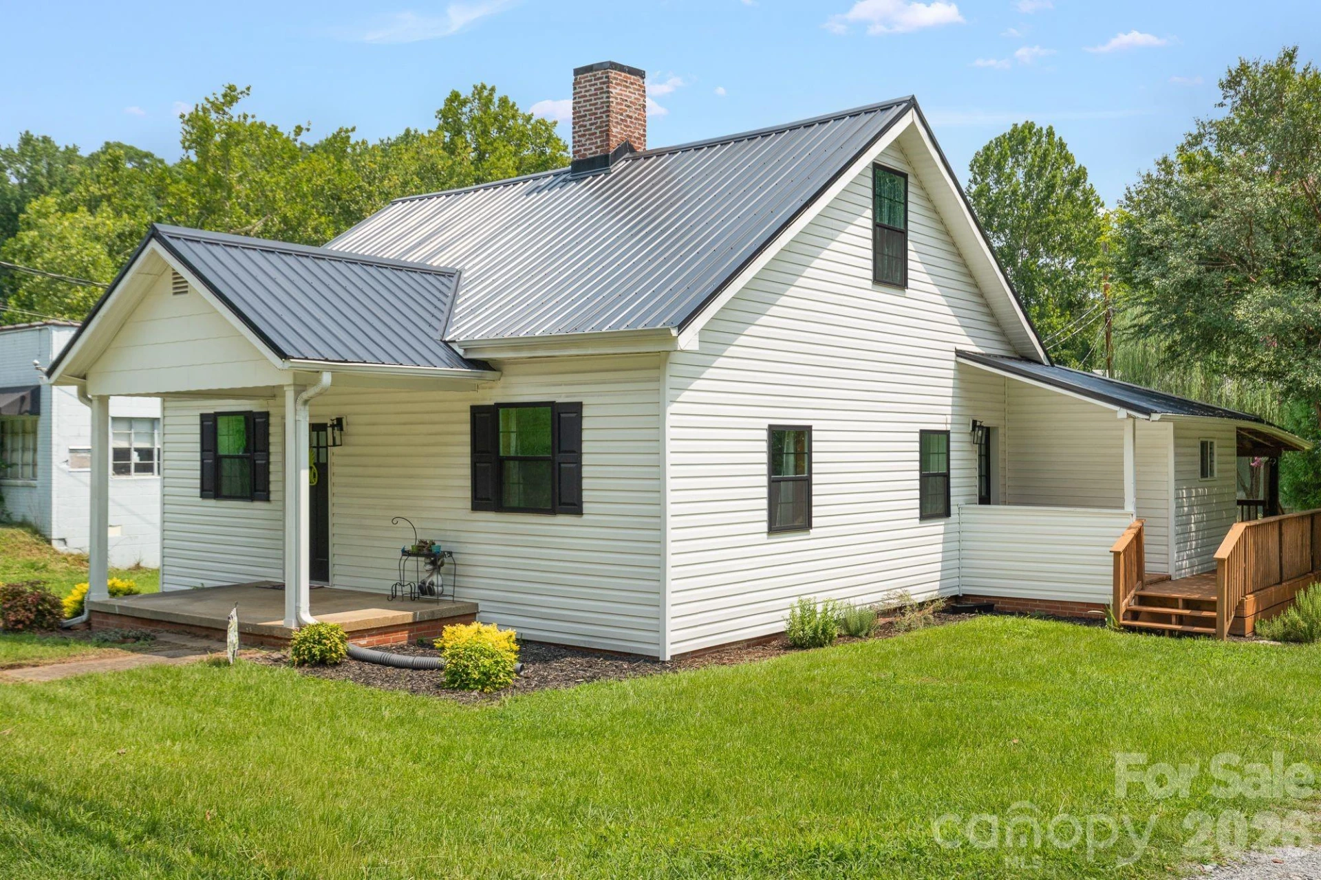 636 N Trade Street