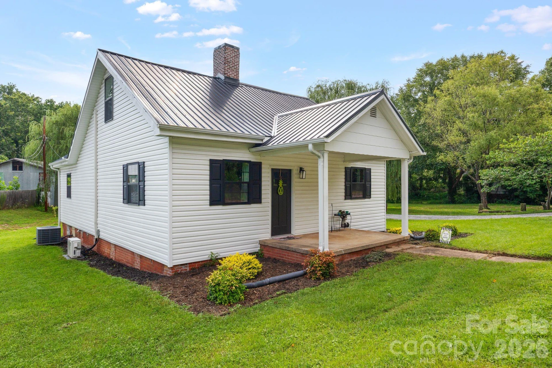 636 N Trade Street - Photo 3