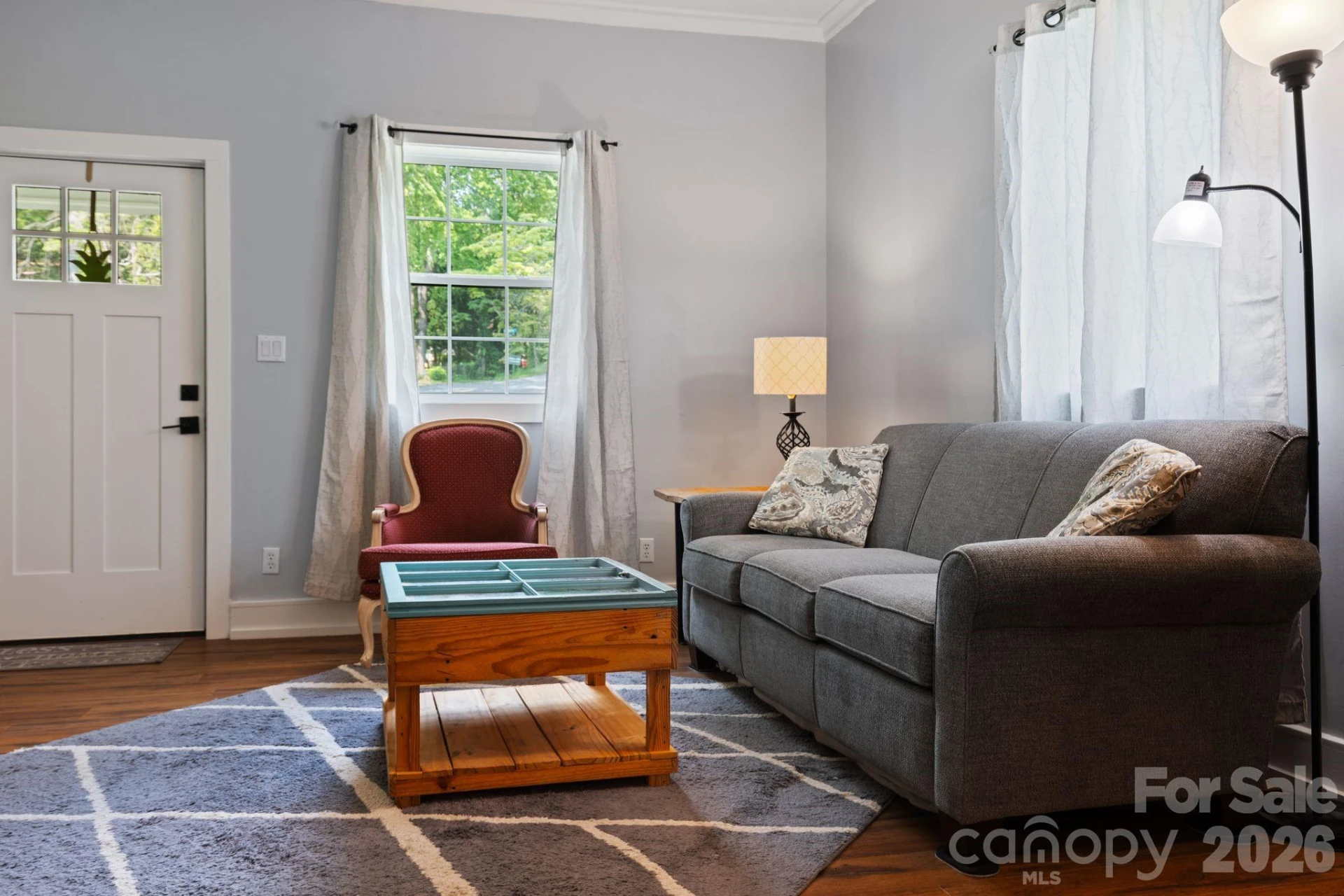 636 N Trade Street - Photo 4