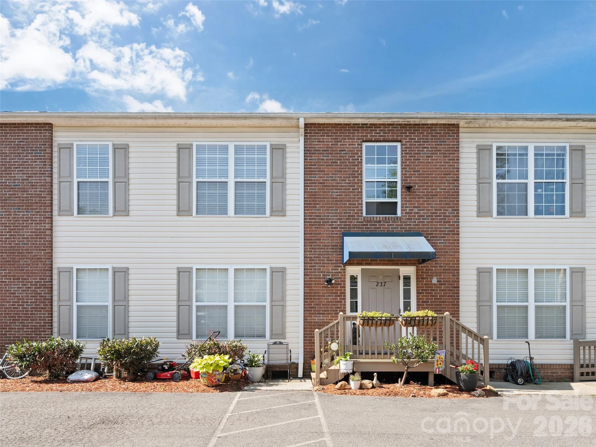 237 Camelot Drive #B - Photo 2