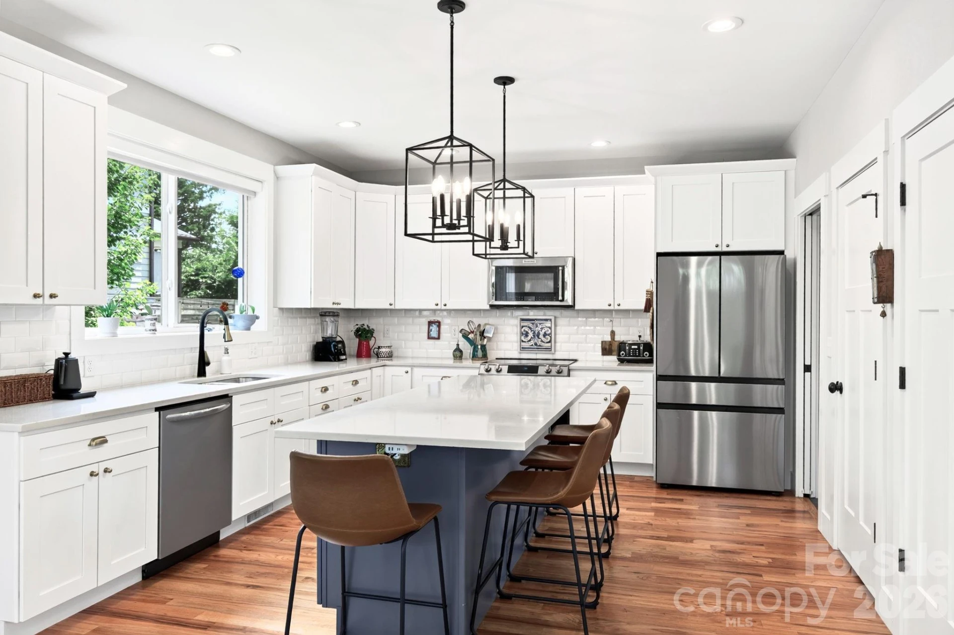 82 Frances Street - Photo 2