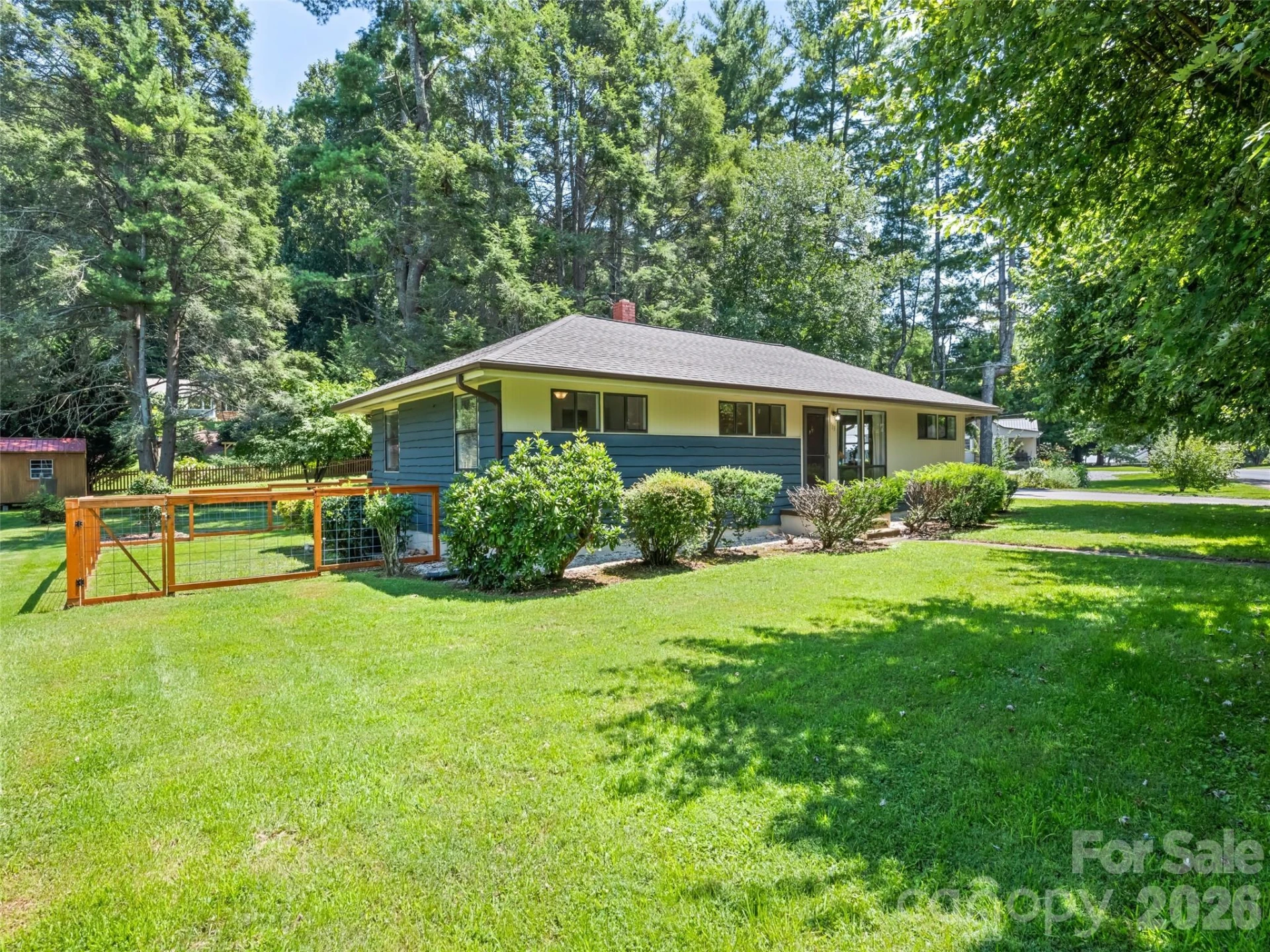 713 Brown Avenue - Photo 2