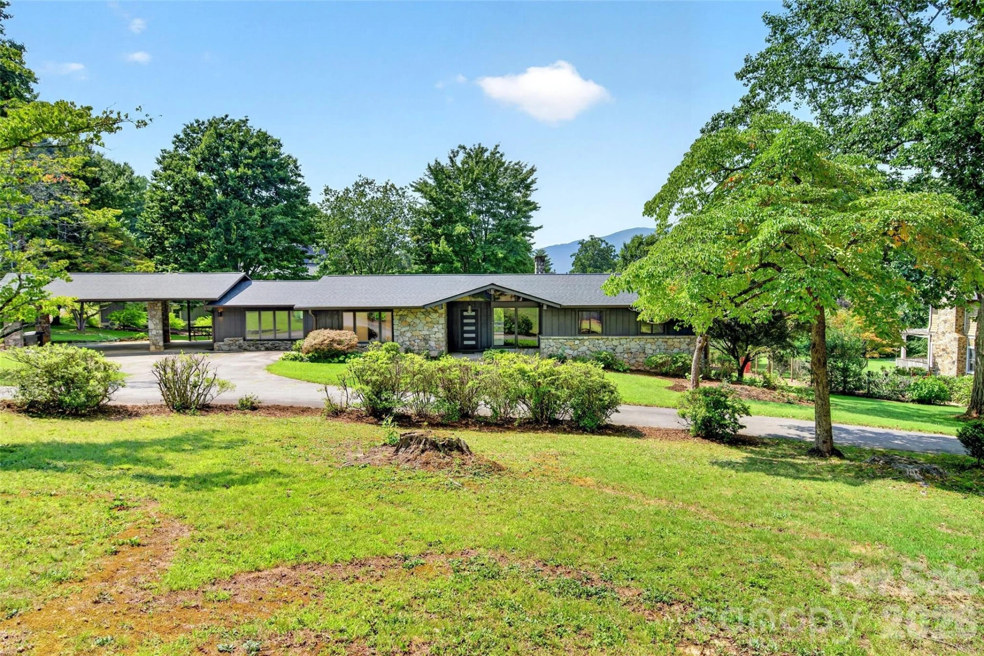 208 Dogwood Lane - Photo 5