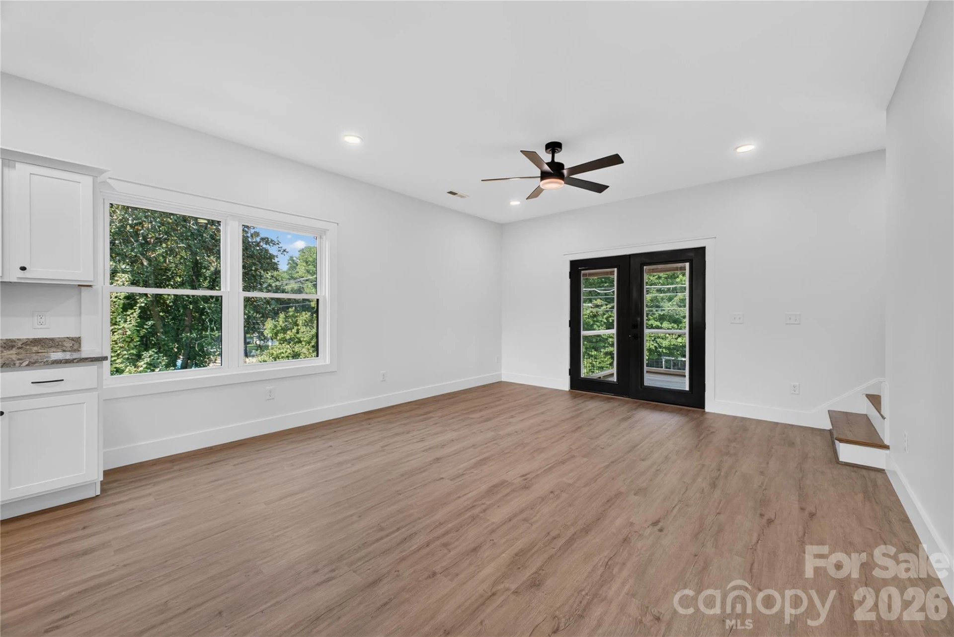 1013 Fassifern Court - Photo 3