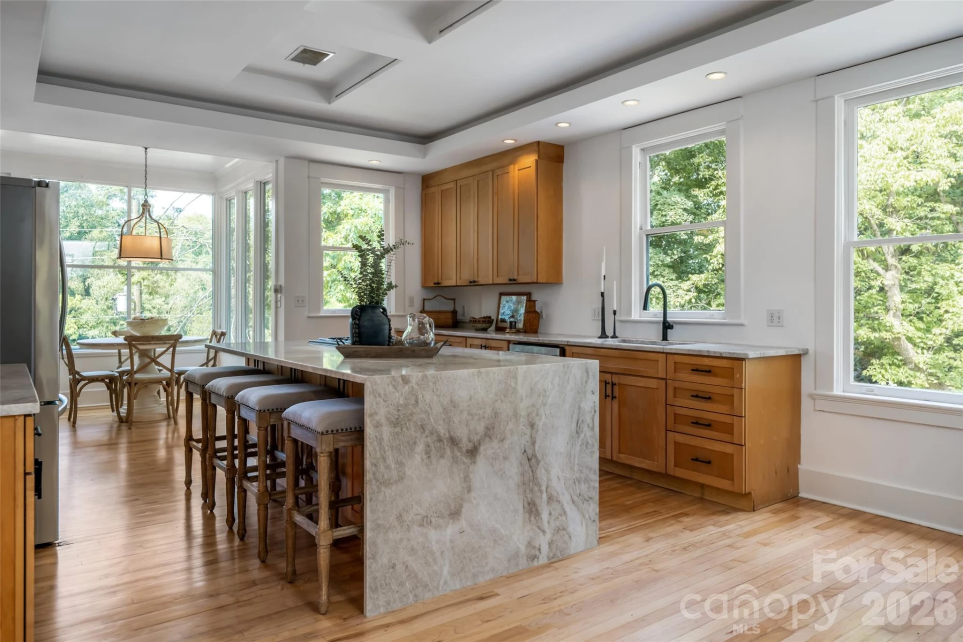 142 Edwin Place - Photo 8