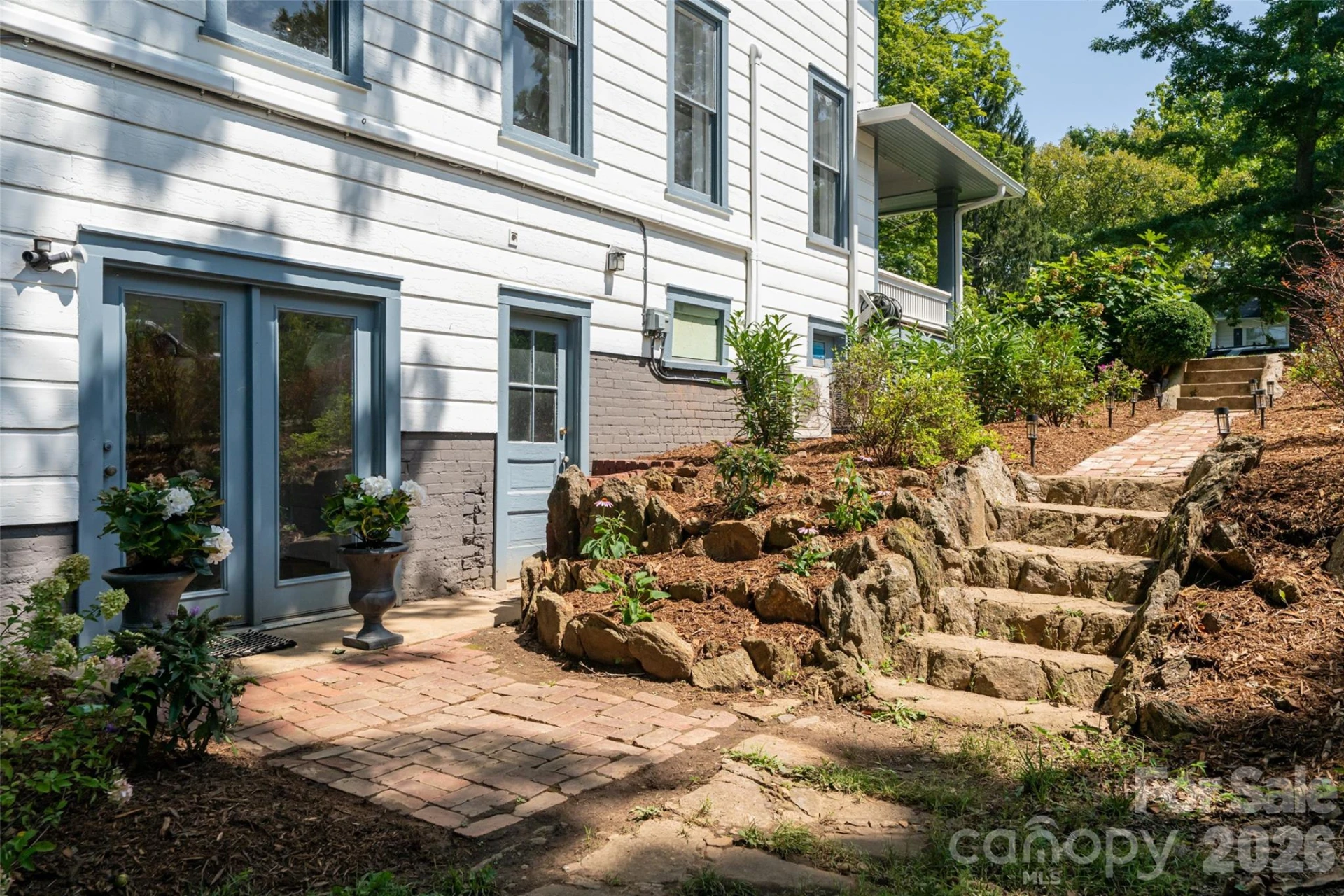 142 Edwin Place - Photo 38