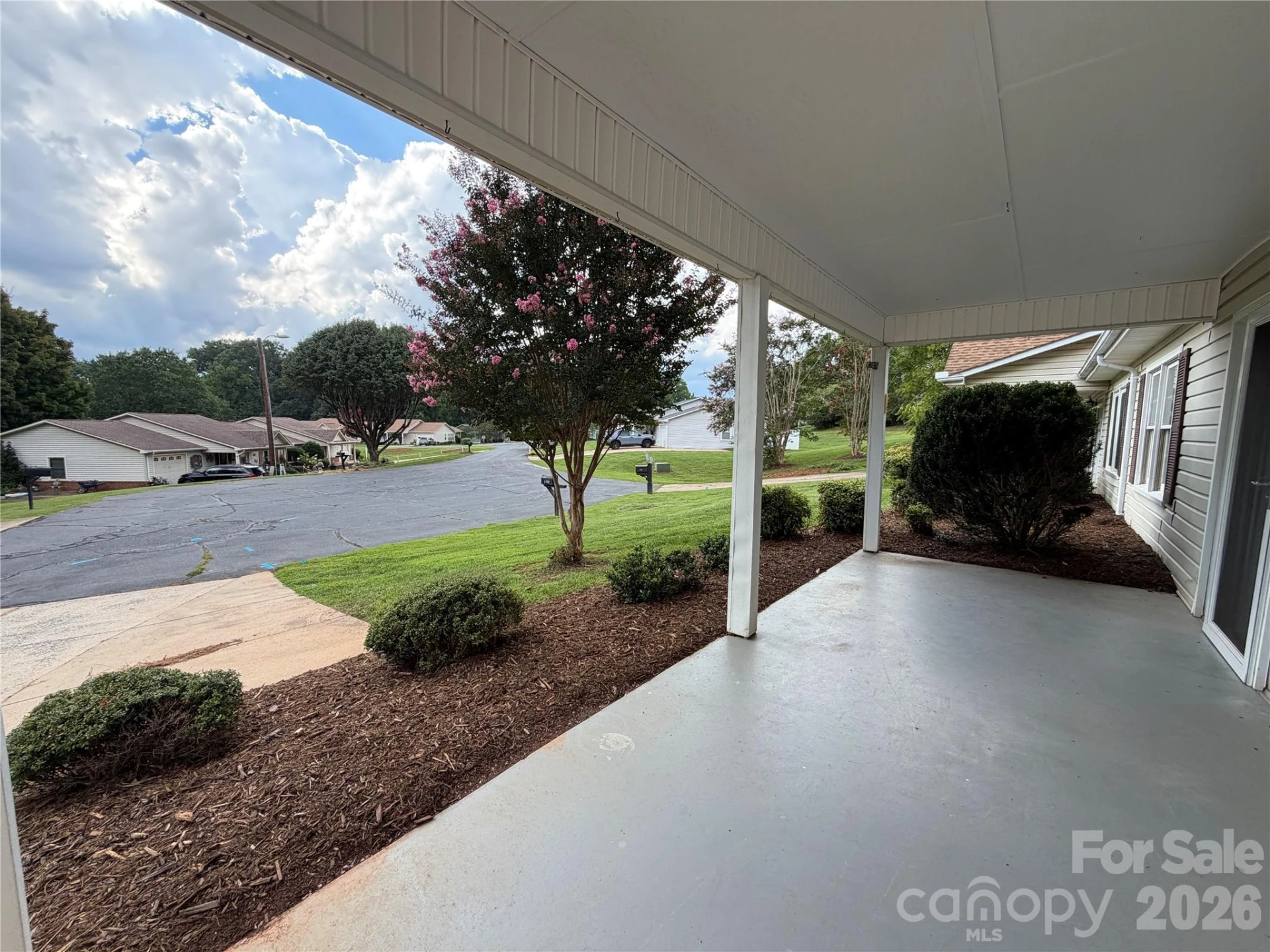 127 Holly Court - Photo 2