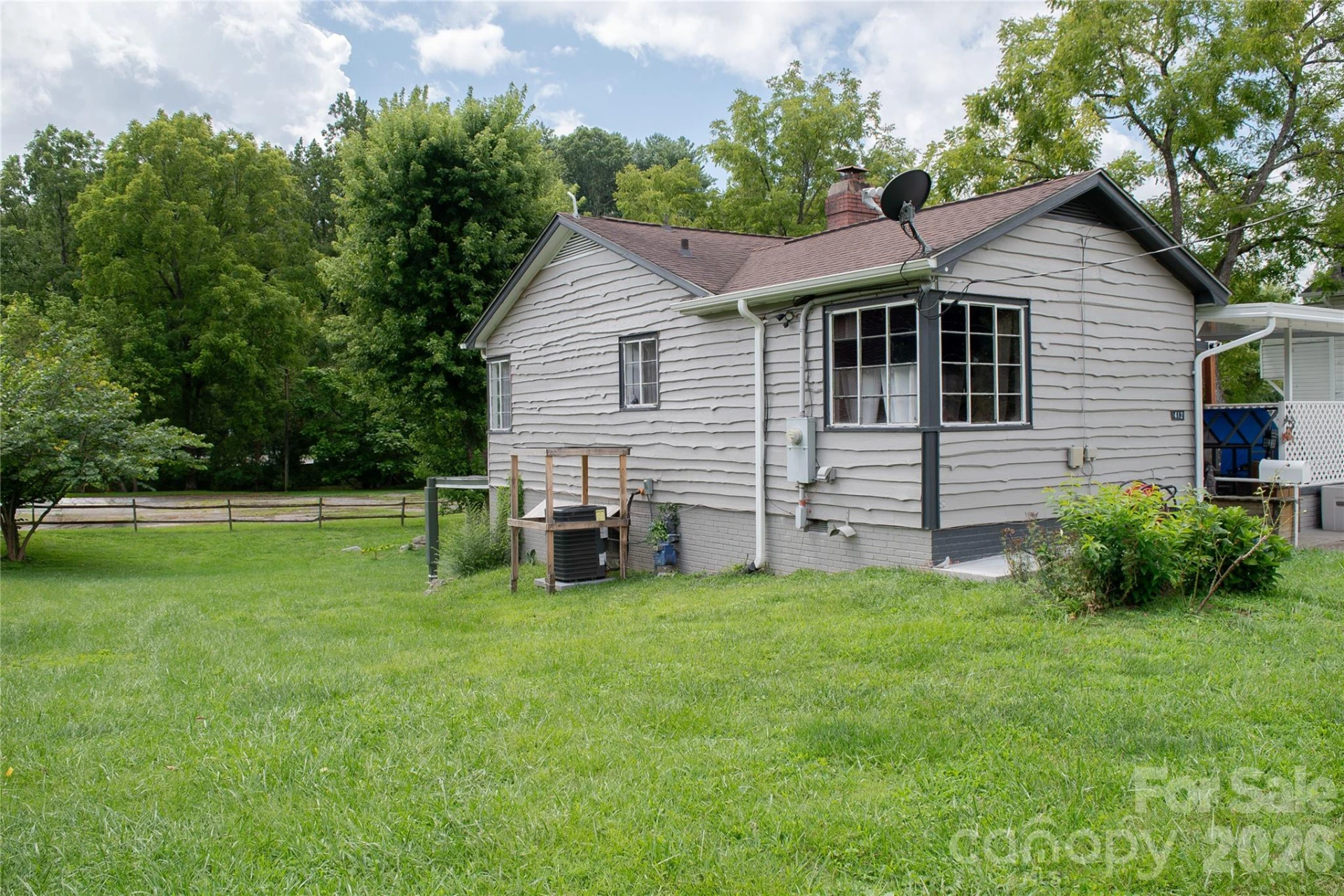 412 1st Avenue W - Photo 2
