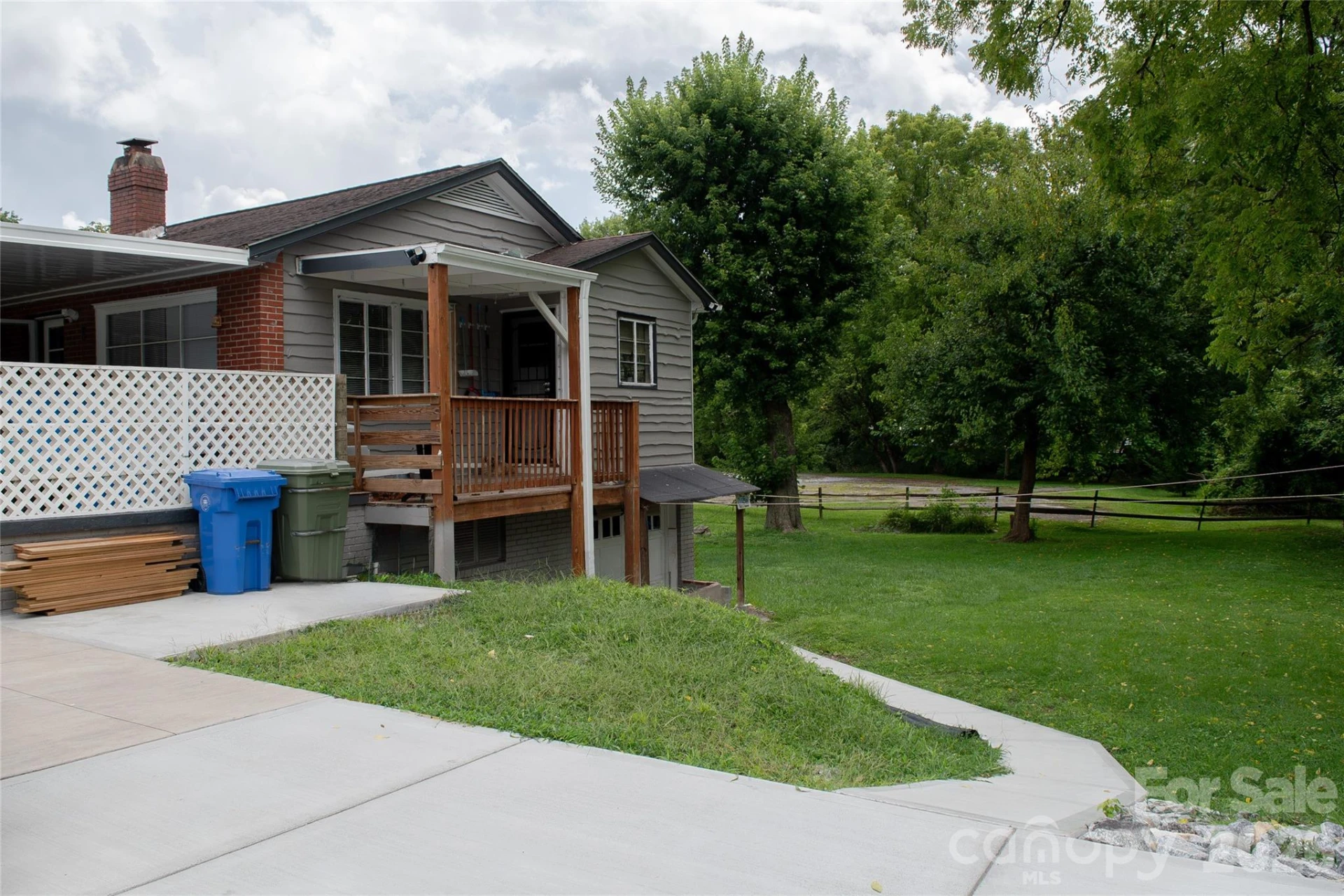 412 1st Avenue W - Photo 3