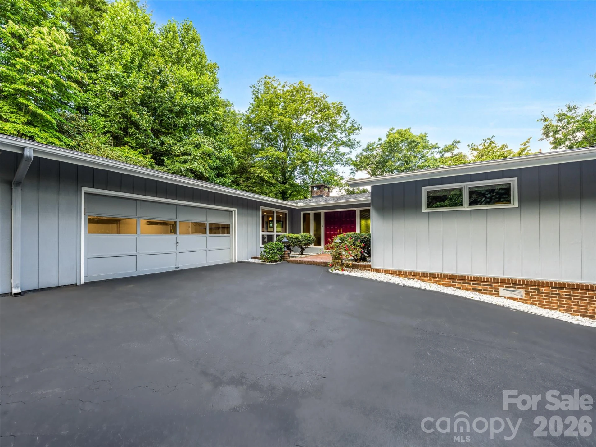 252 Middlemount Road - Photo 2