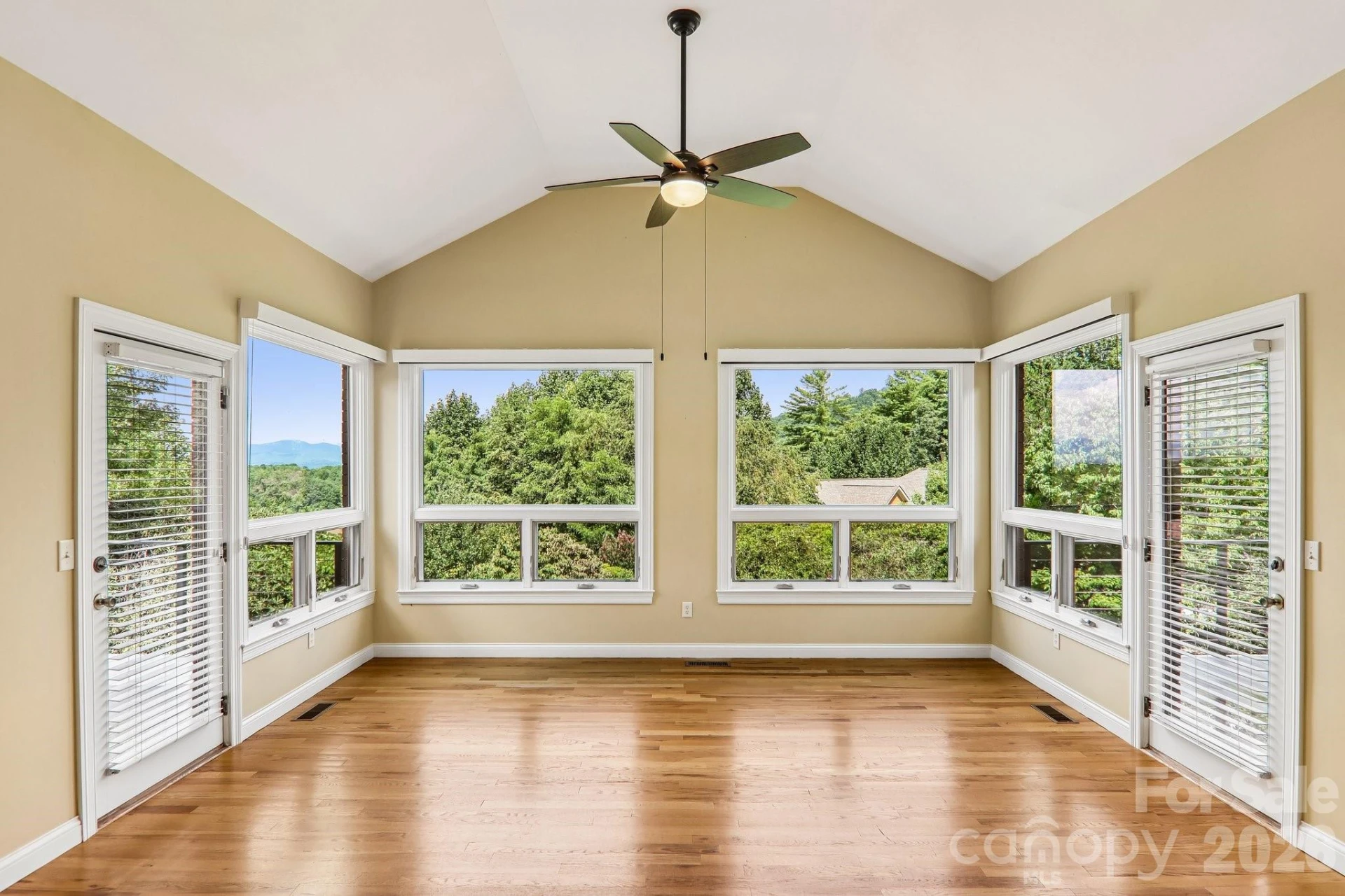 28 Tudor Crescent Court - Photo 8