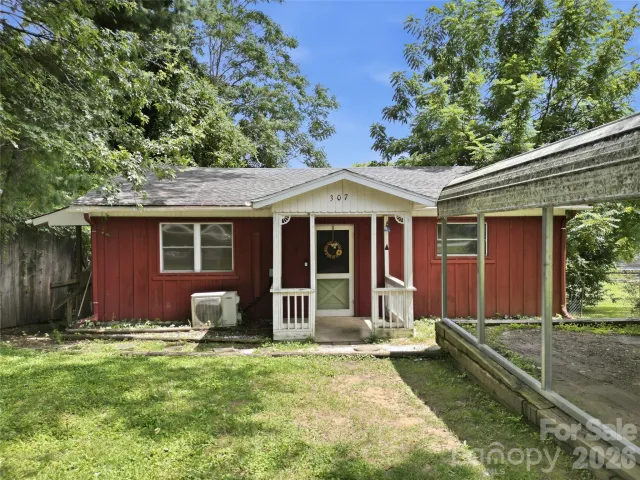 307 Beverly Avenue, Hendersonville, NC, 28792
