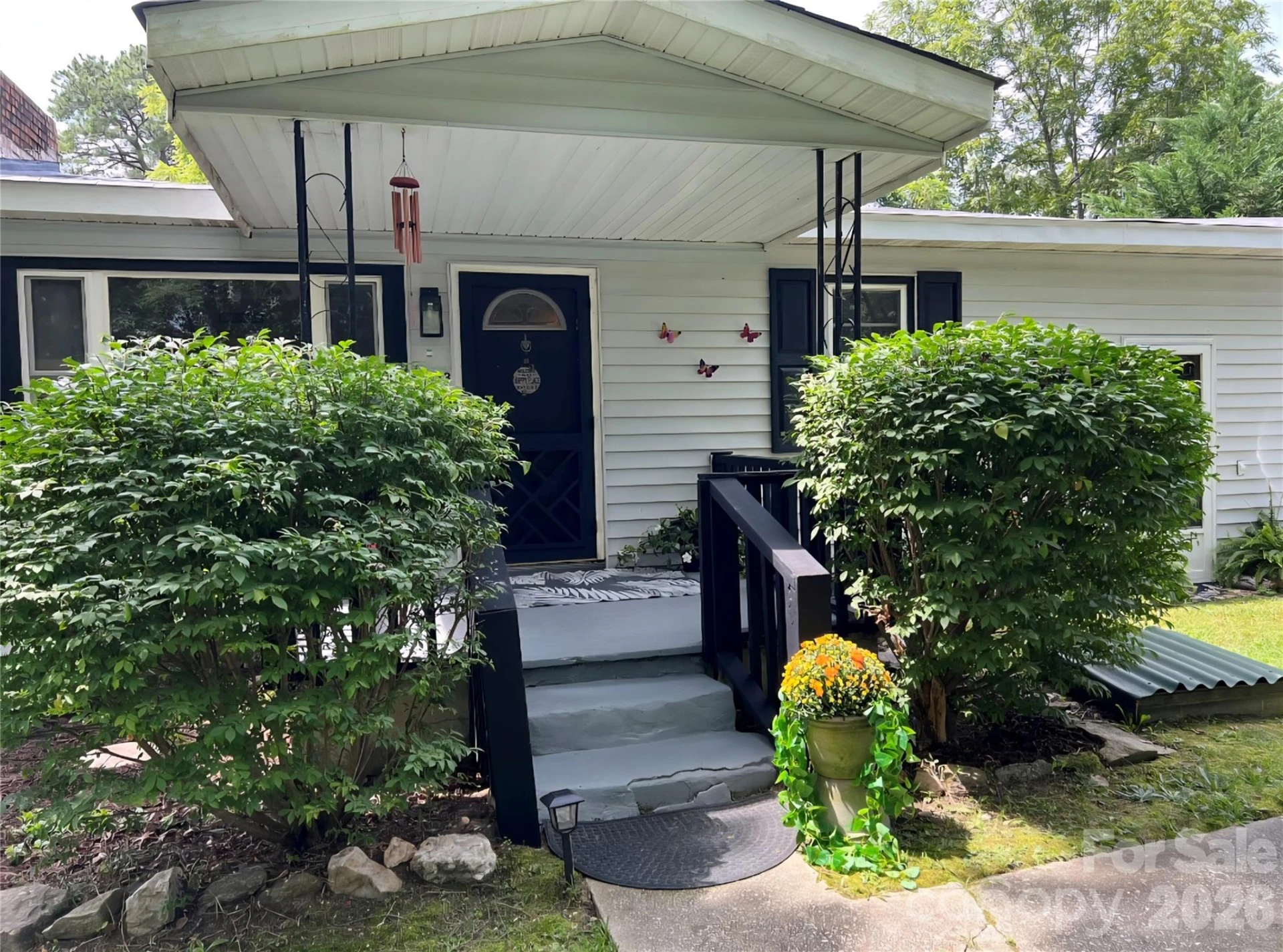 1323 Locust Grove Road - Photo 2
