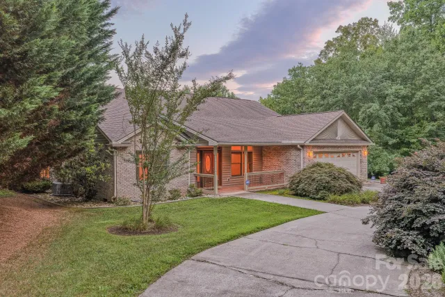 5 Kari Circle, Candler, NC, 28715
