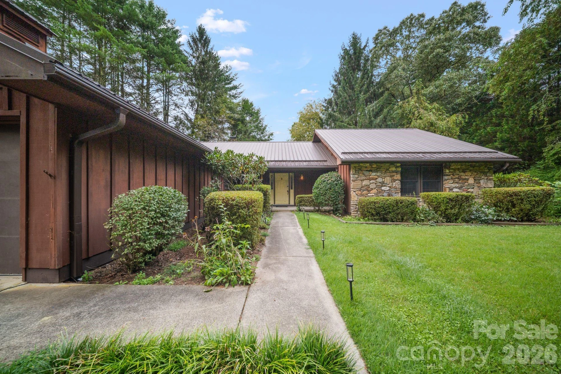140 Redwood Street - Photo 2