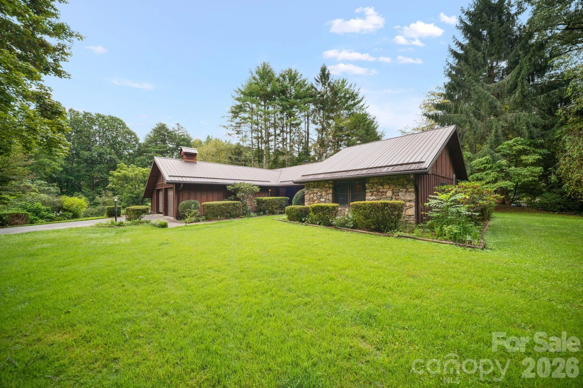 140 Redwood Street - Photo 3