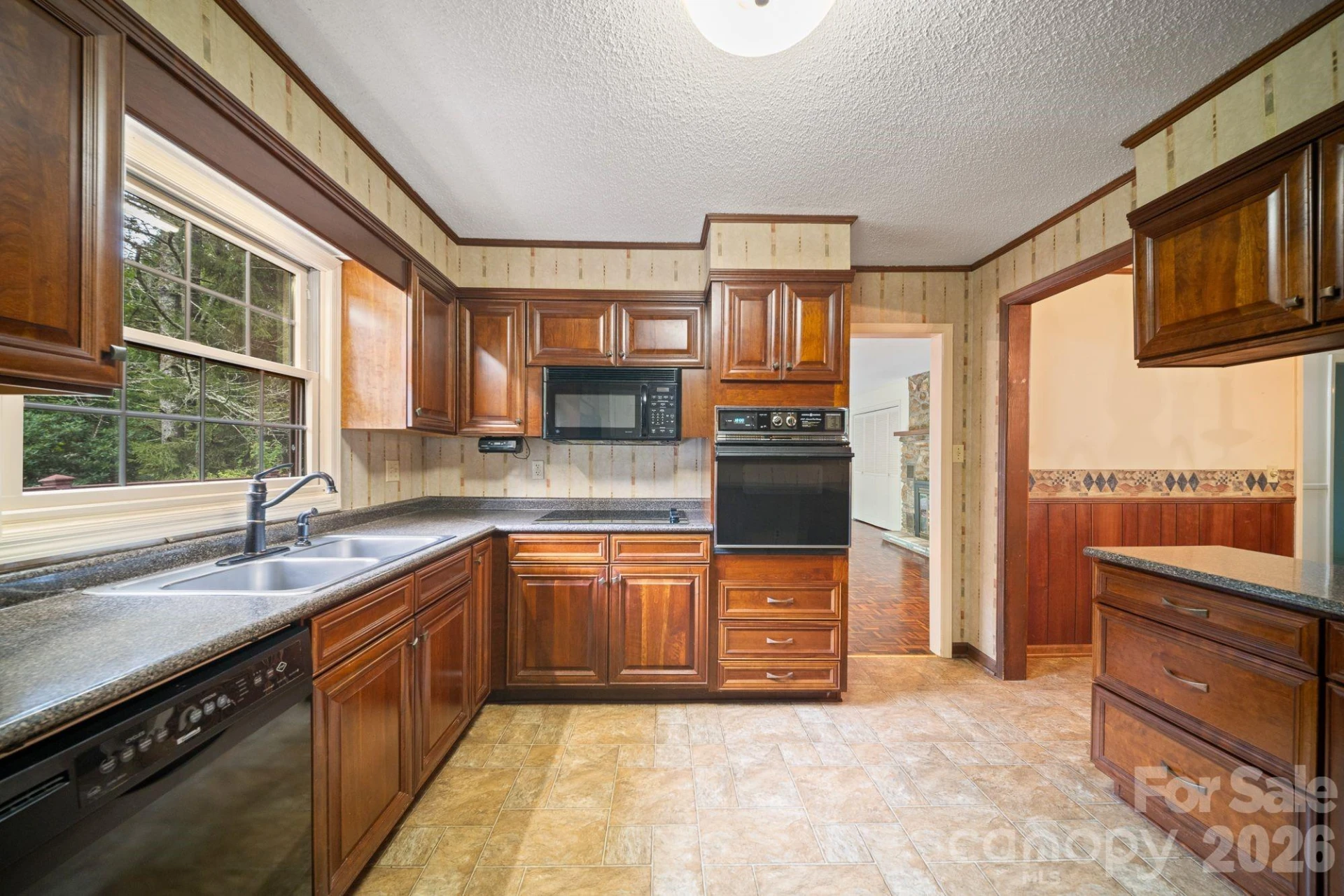 140 Redwood Street - Photo 8