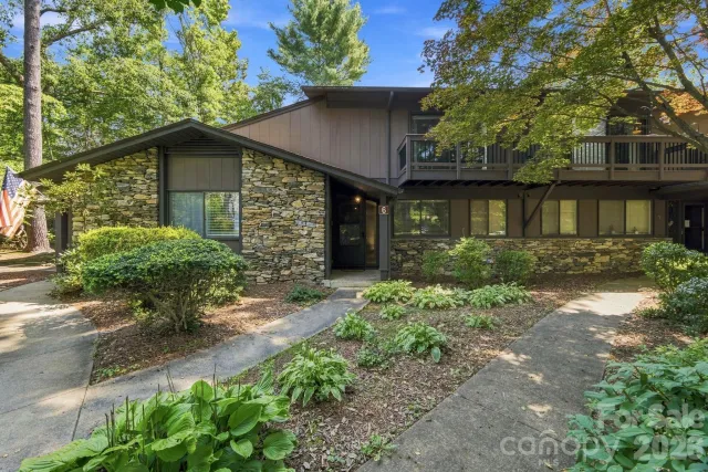 98 Laurelwood Circle W