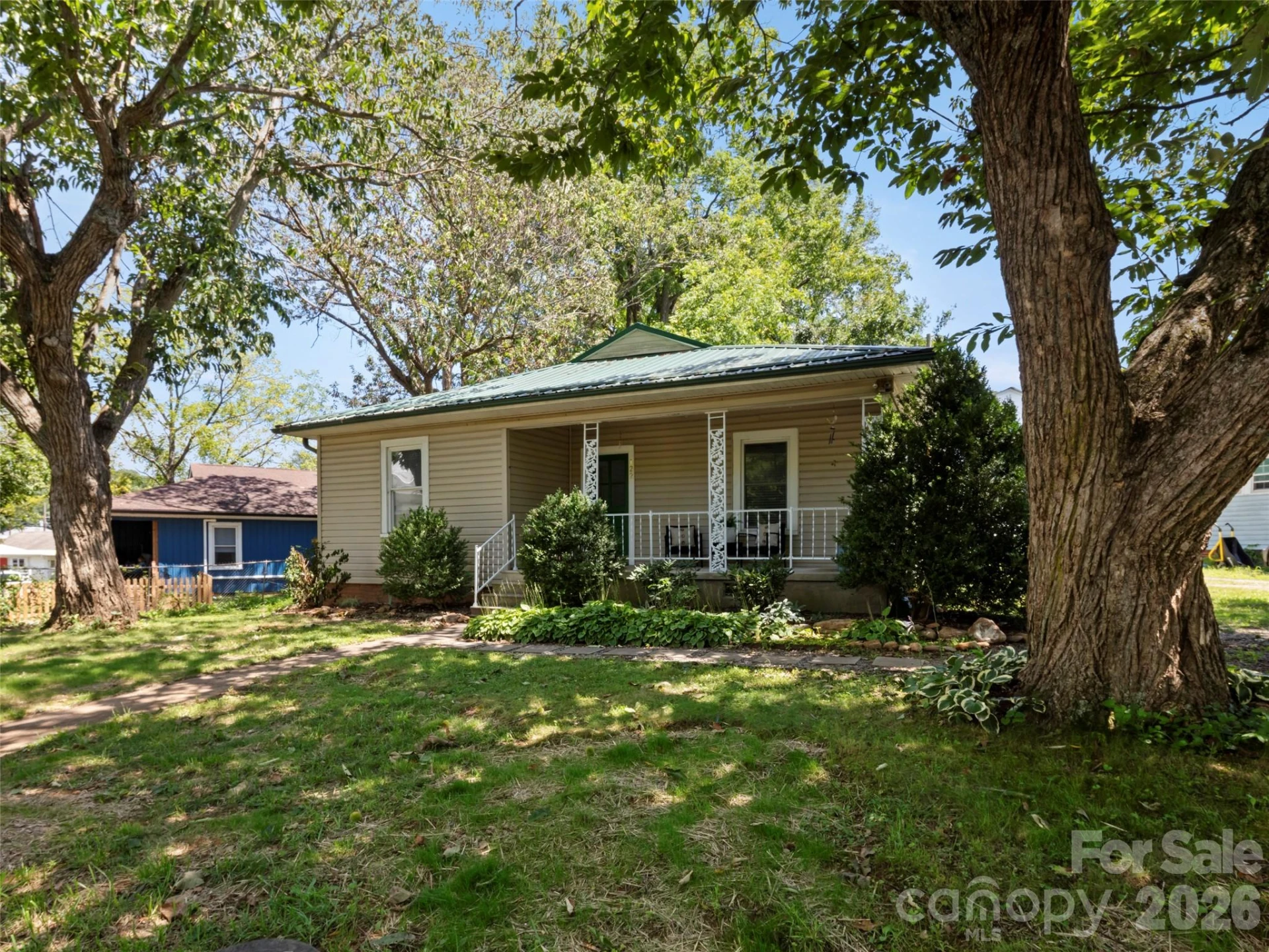 122 Edwards Avenue