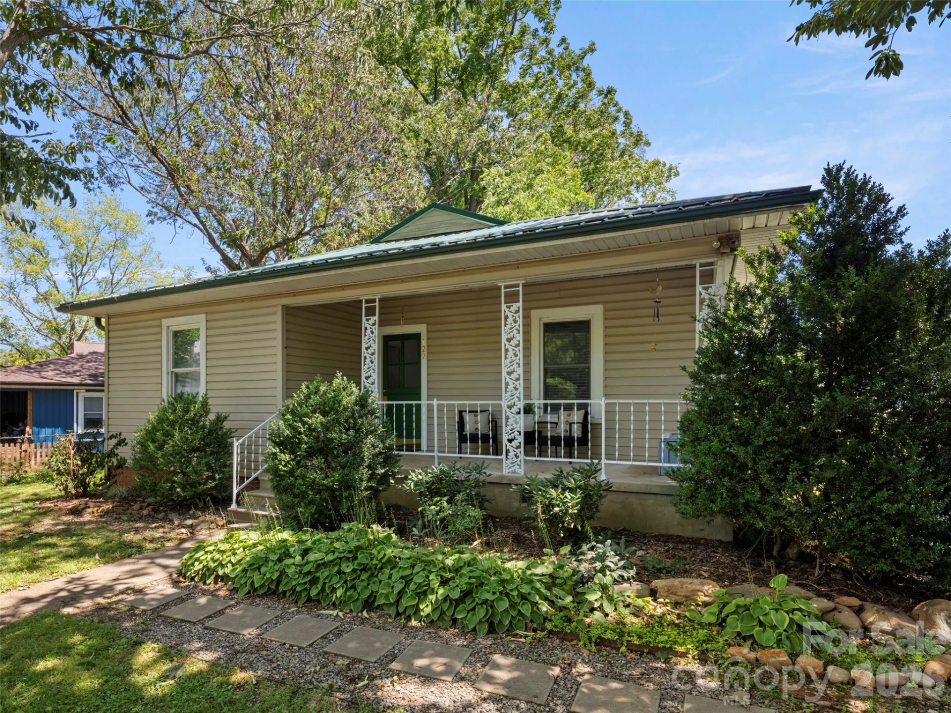 122 Edwards Avenue - Photo 2