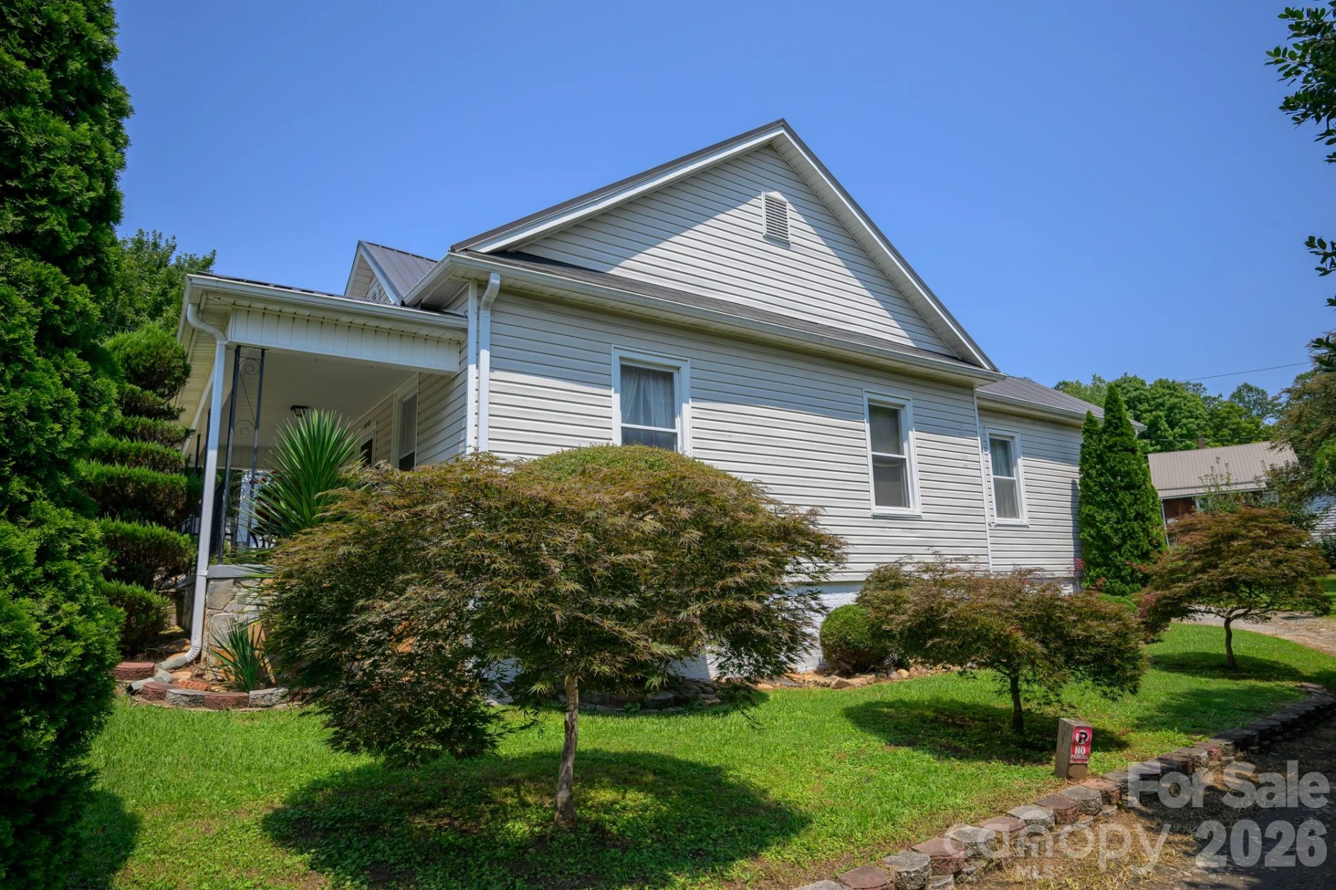 580 Baldwin Avenue - Photo 2