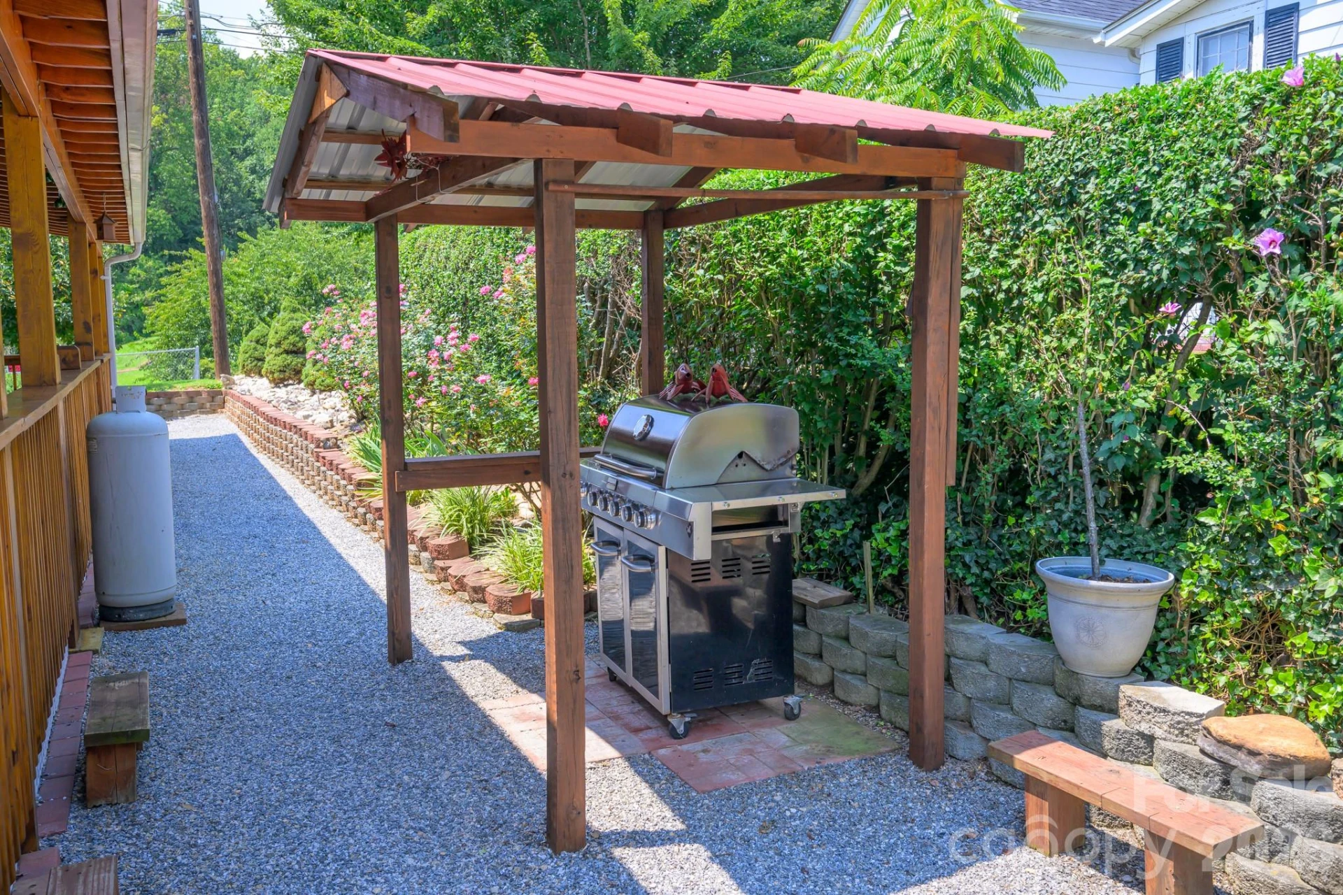 580 Baldwin Avenue - Photo 11