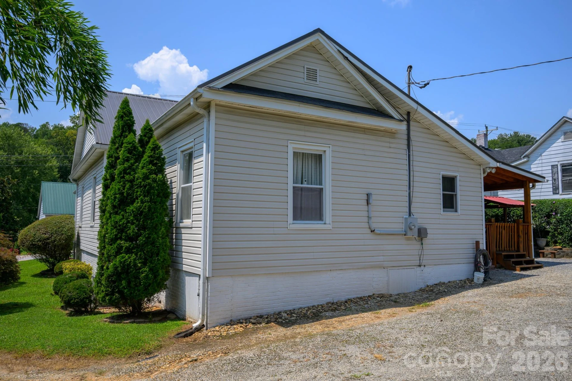 580 Baldwin Avenue - Photo 14