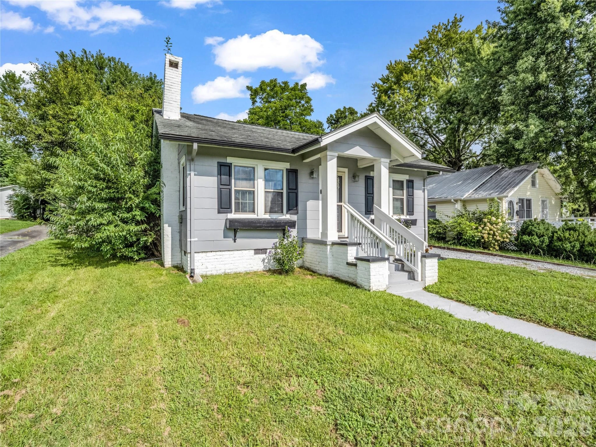 116 Beverly Avenue - Photo 2