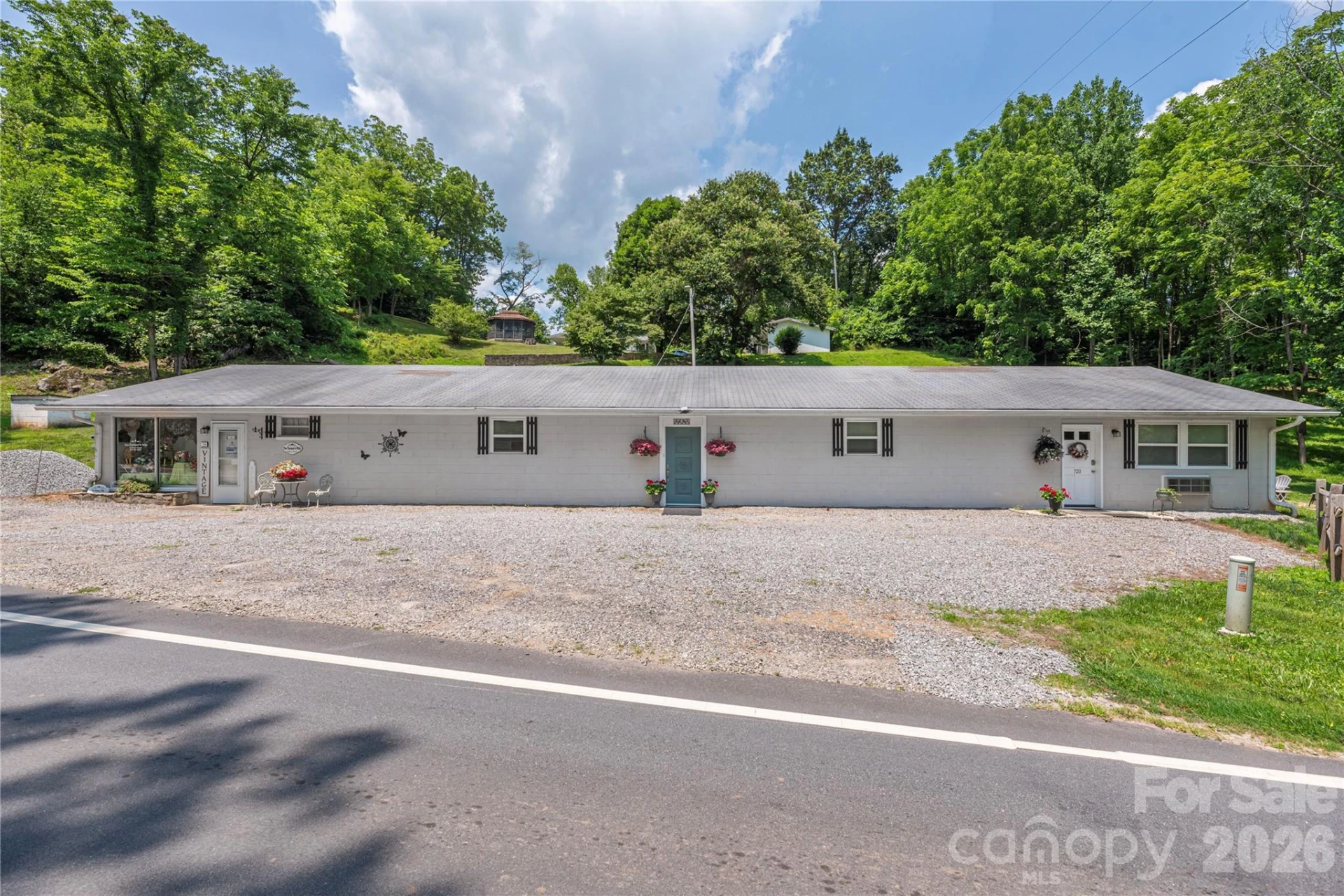 702 Love Joy Road - Photo 2