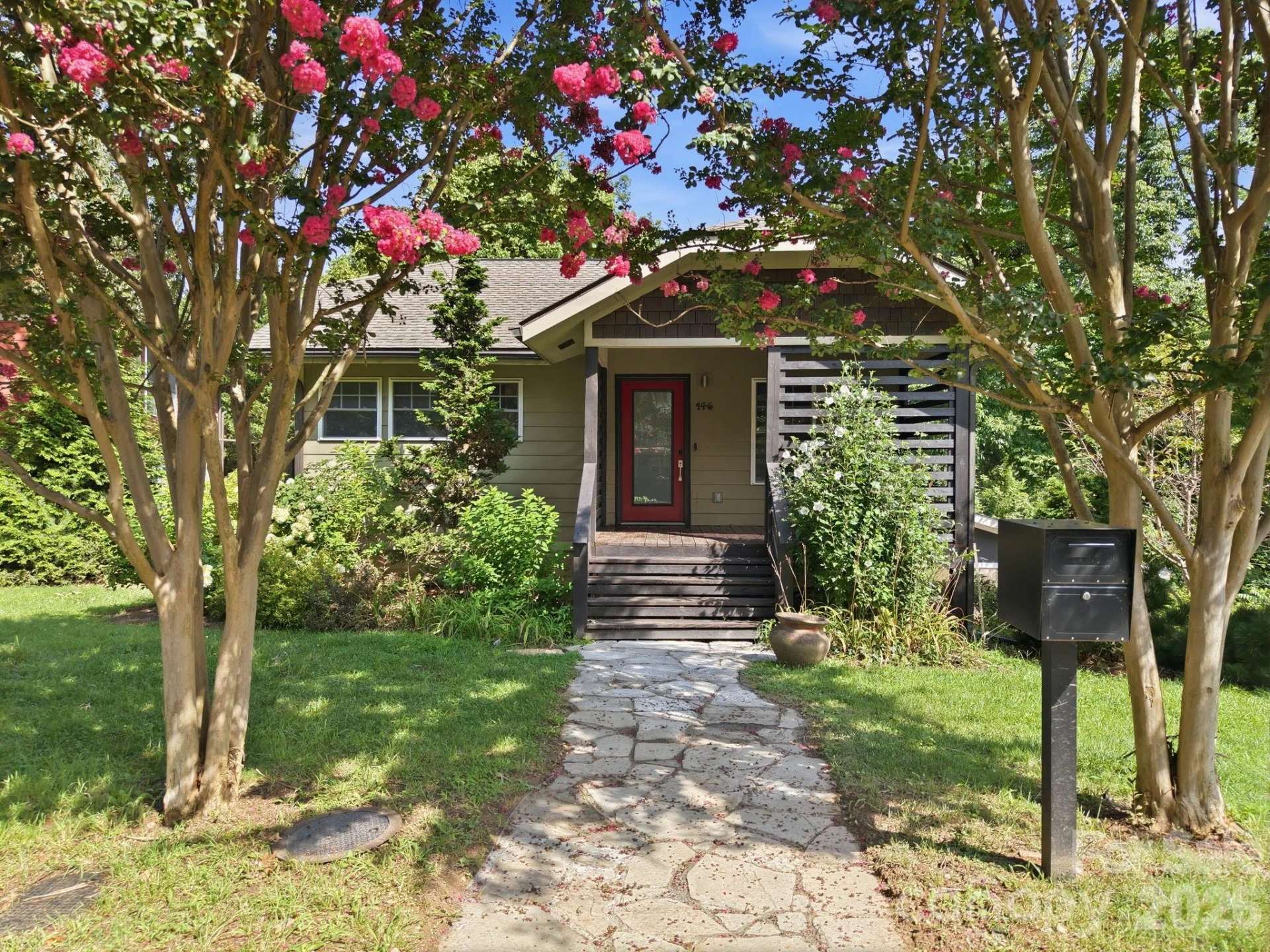 146 Courtland Avenue - Photo 3