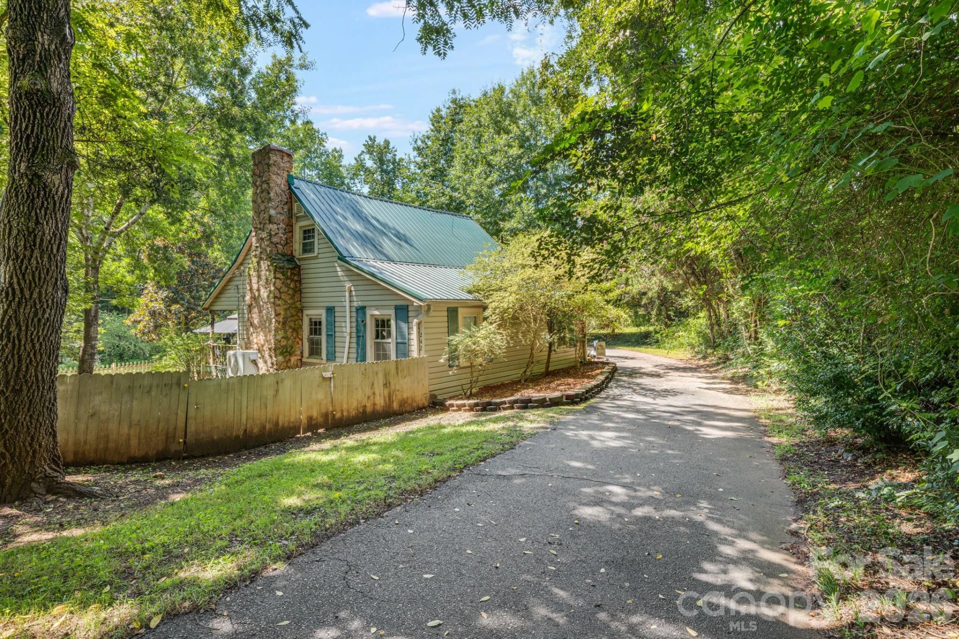 242 Whitney Boulevard - Photo 4