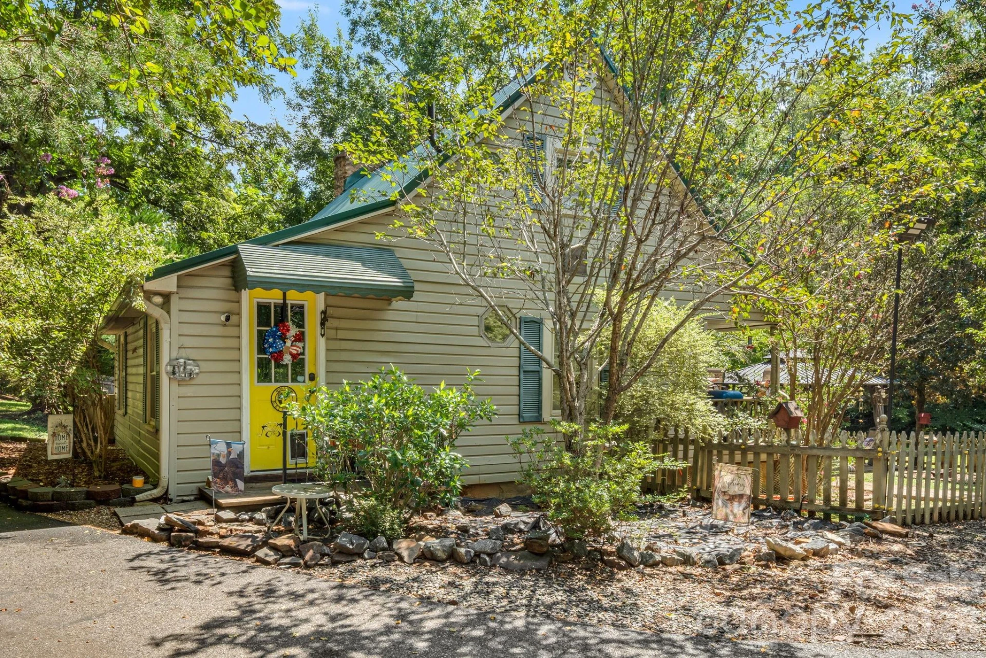 242 Whitney Boulevard - Photo 19