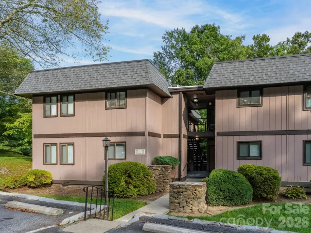 33 Lake Drive