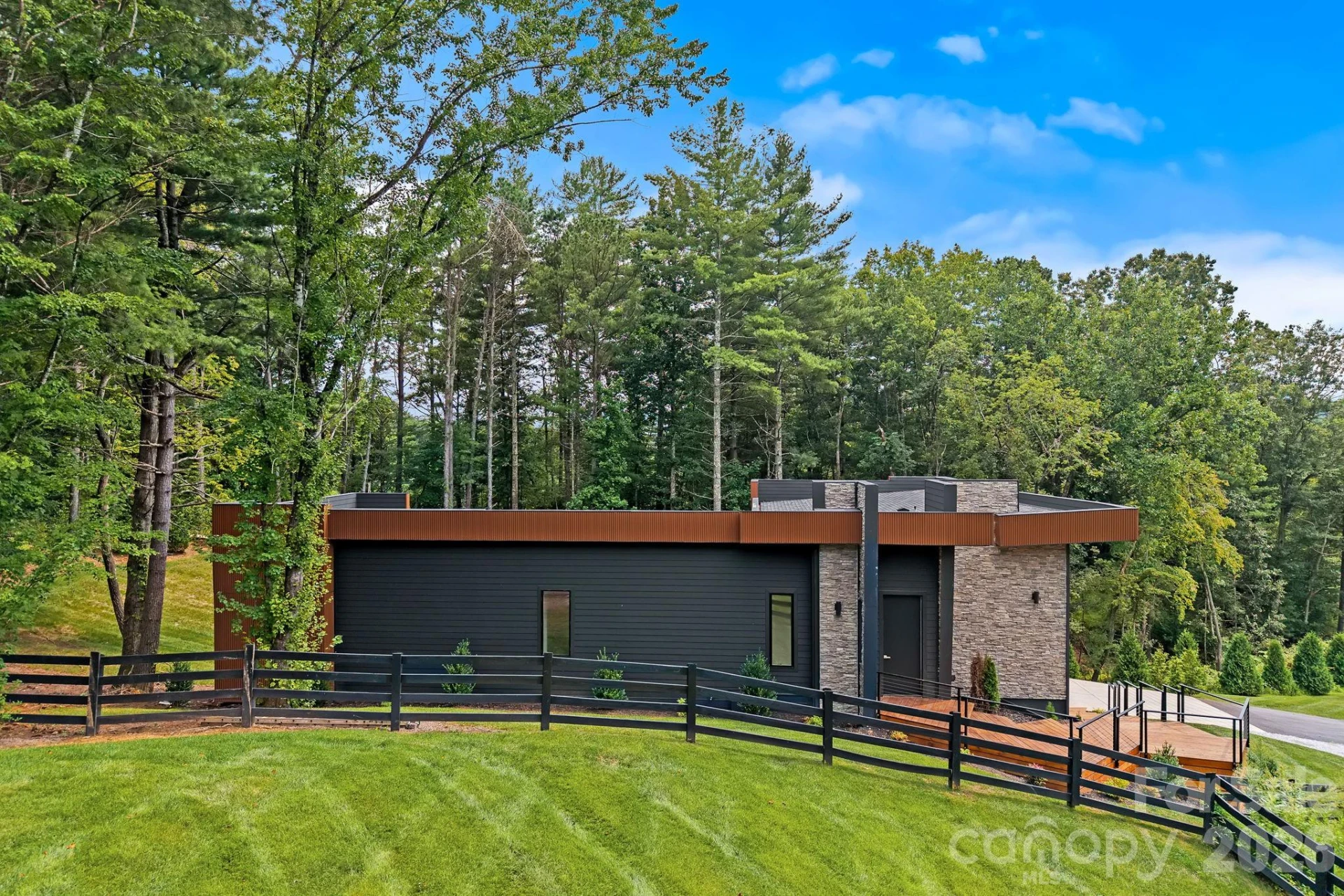 87 Verbania Road - Photo 2