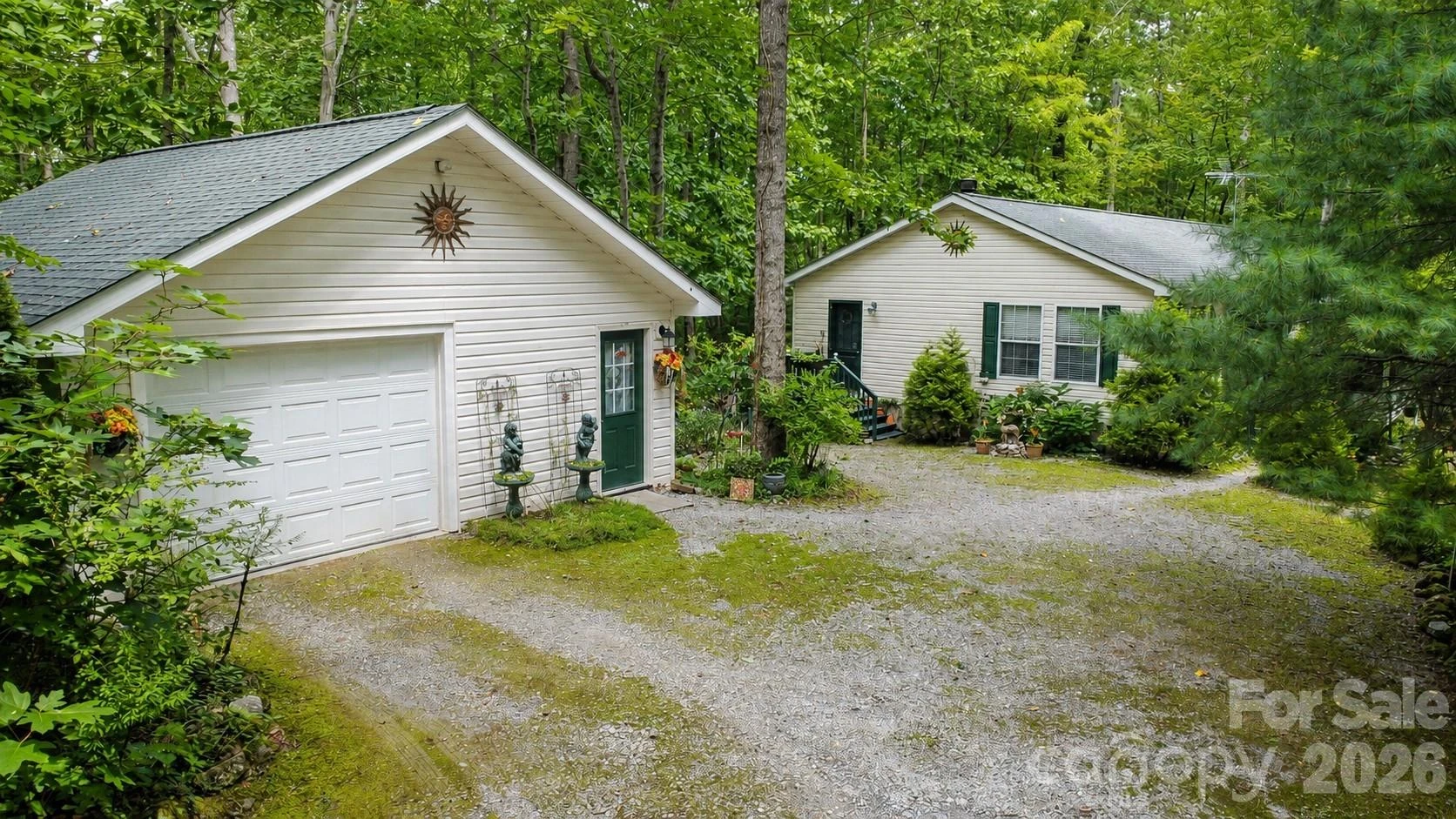 253 Royalwood Drive - Photo 2